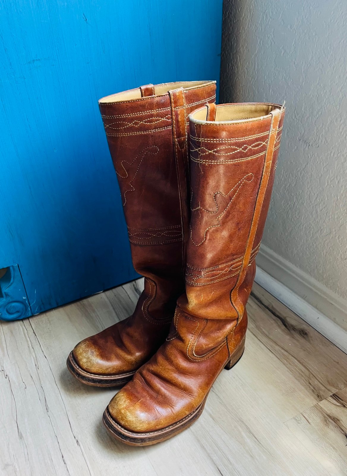 Vintage Frye longhorn campus boots