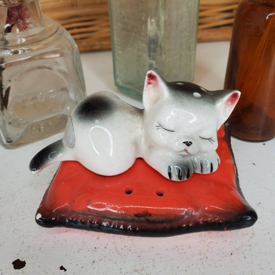 Napco Cat on Pillow Salt & Pepper Shaker