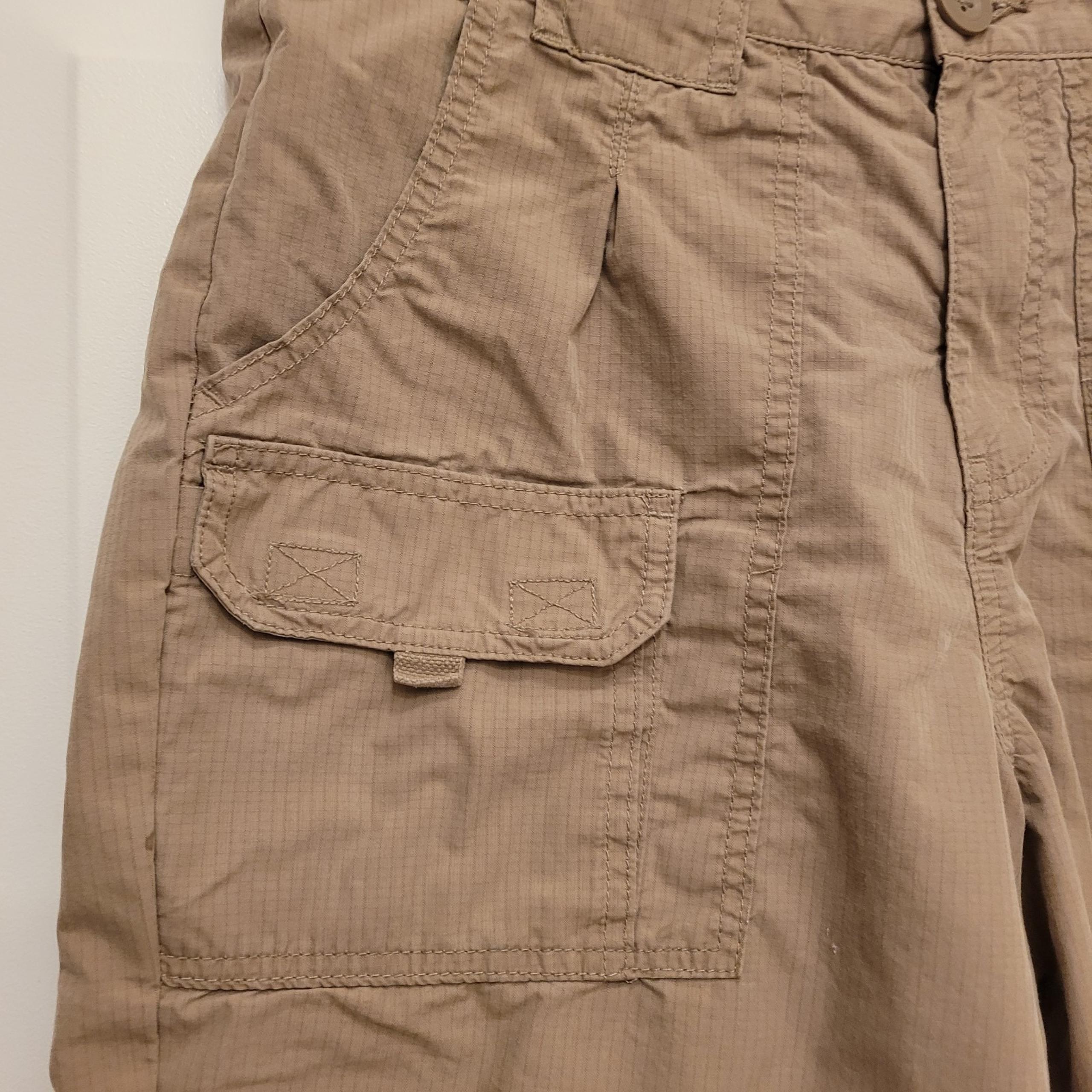 Magellan outdoors men's Tan  stretch shorts. 7 Pockets. Sz 30