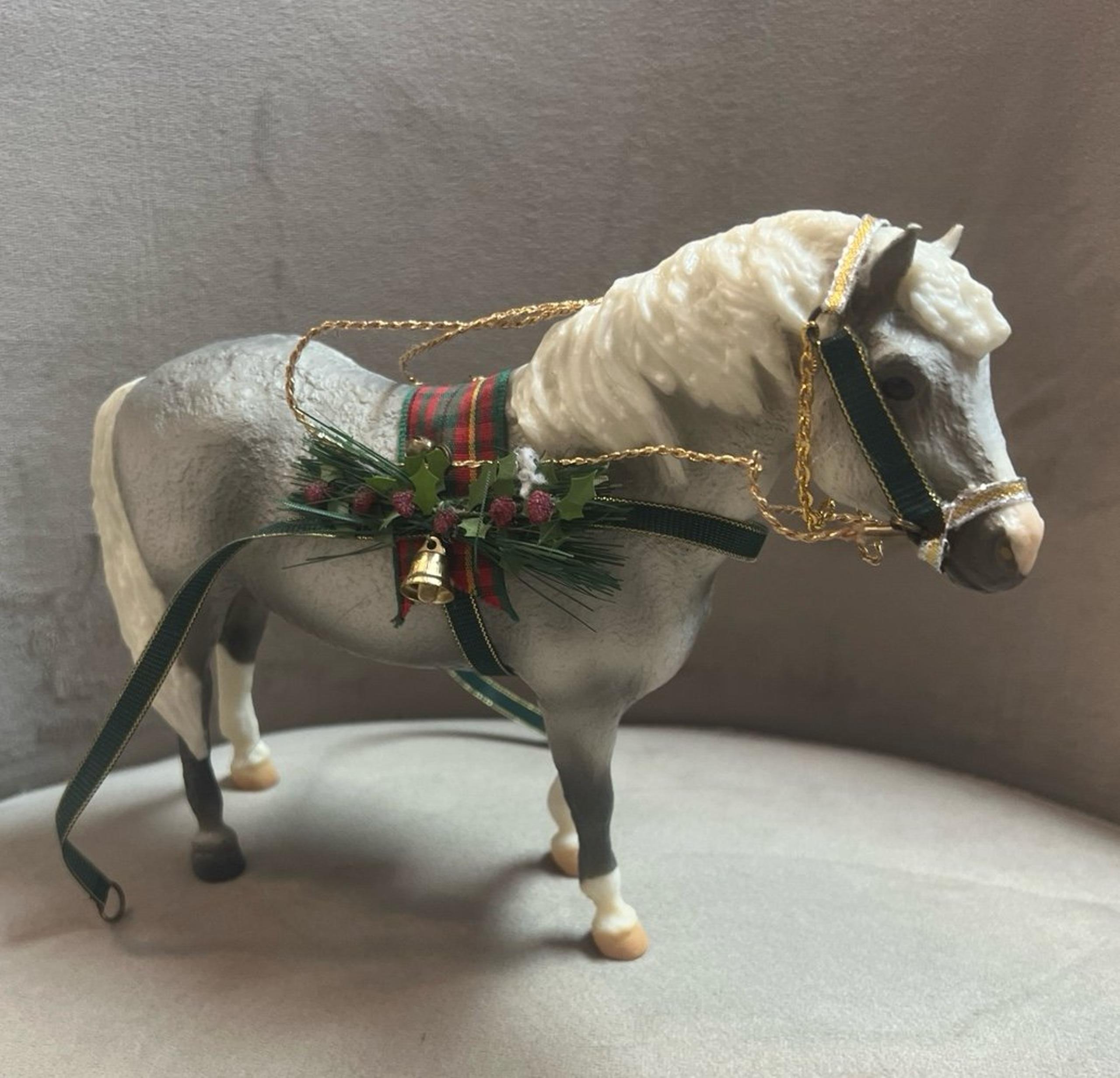 2001 Breyer Holiday Pony Christmas Holiday Horse Only