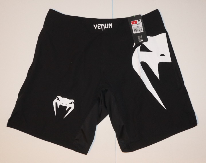 Venum Light 5.0 Fight short – Black / White Men’s Size M