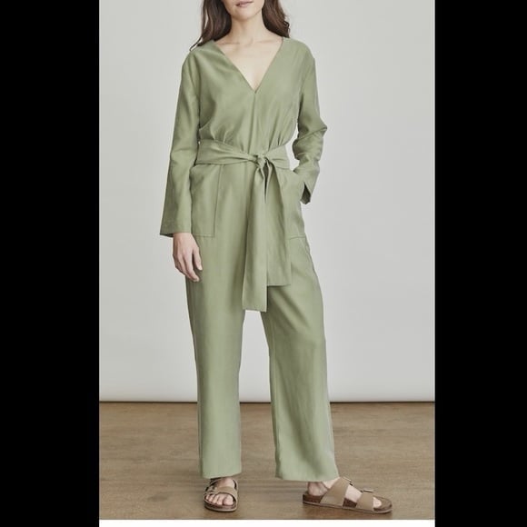 Elizabeth and James Jumpsuit Sz M Pockets Belted Wrap Front Travel Casual