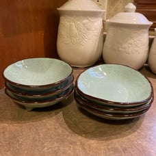 The Essex Collection Pottery Kitchen Accessories (6 pieces)