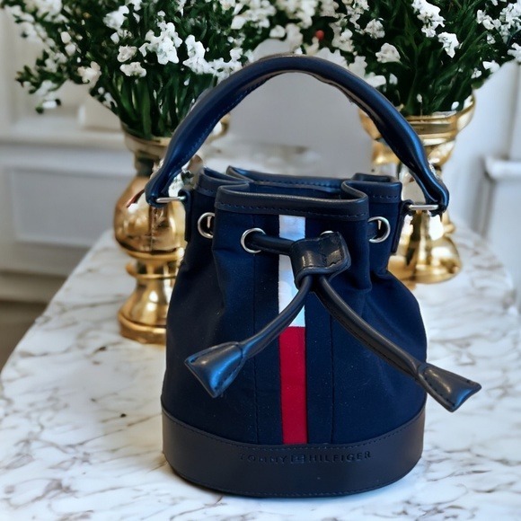 Tommy hilfiger bucket deals bag