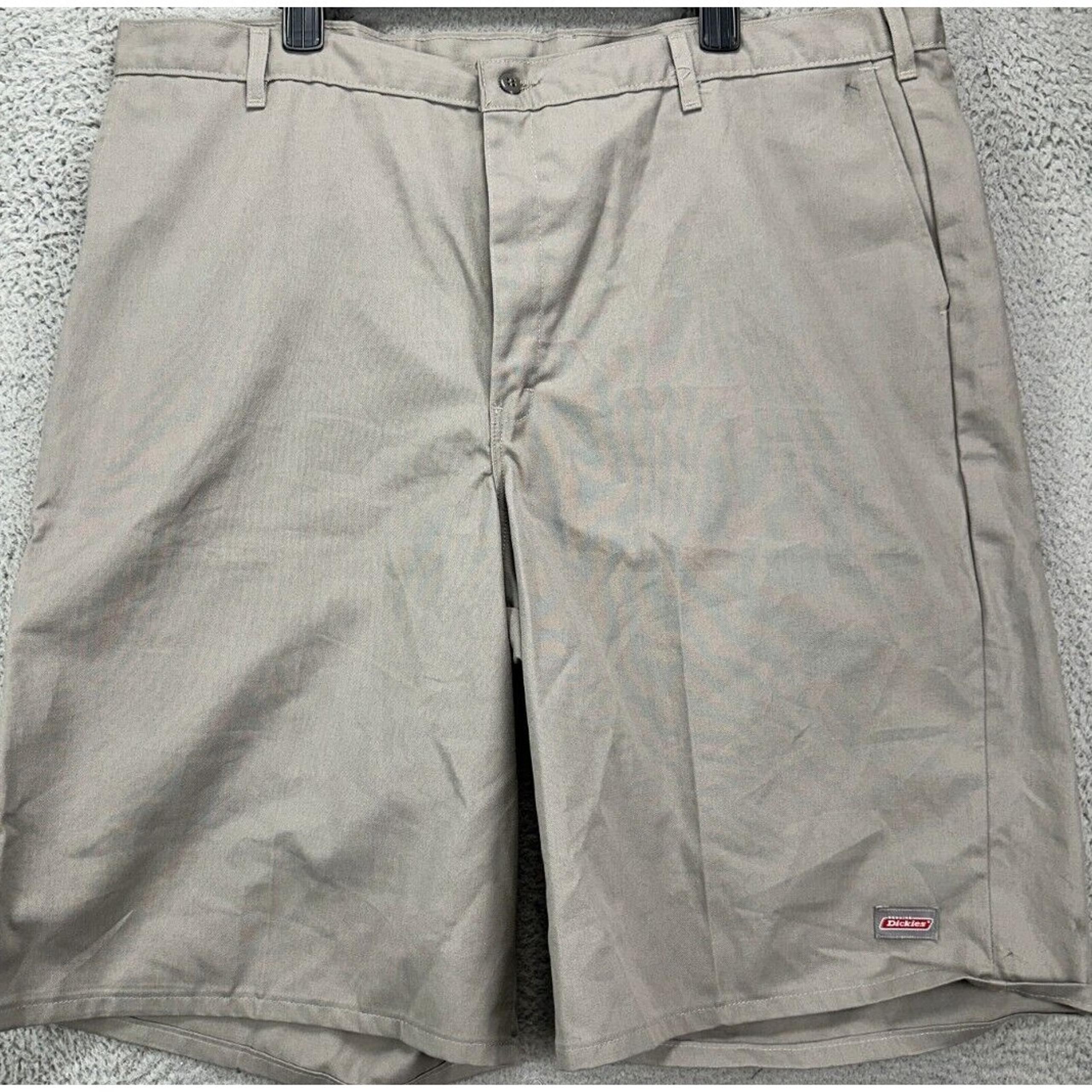 Dickies Shorts Mens 44 Gray Khakis Multi-Use Pocket Longer Length Flat Front NEW
