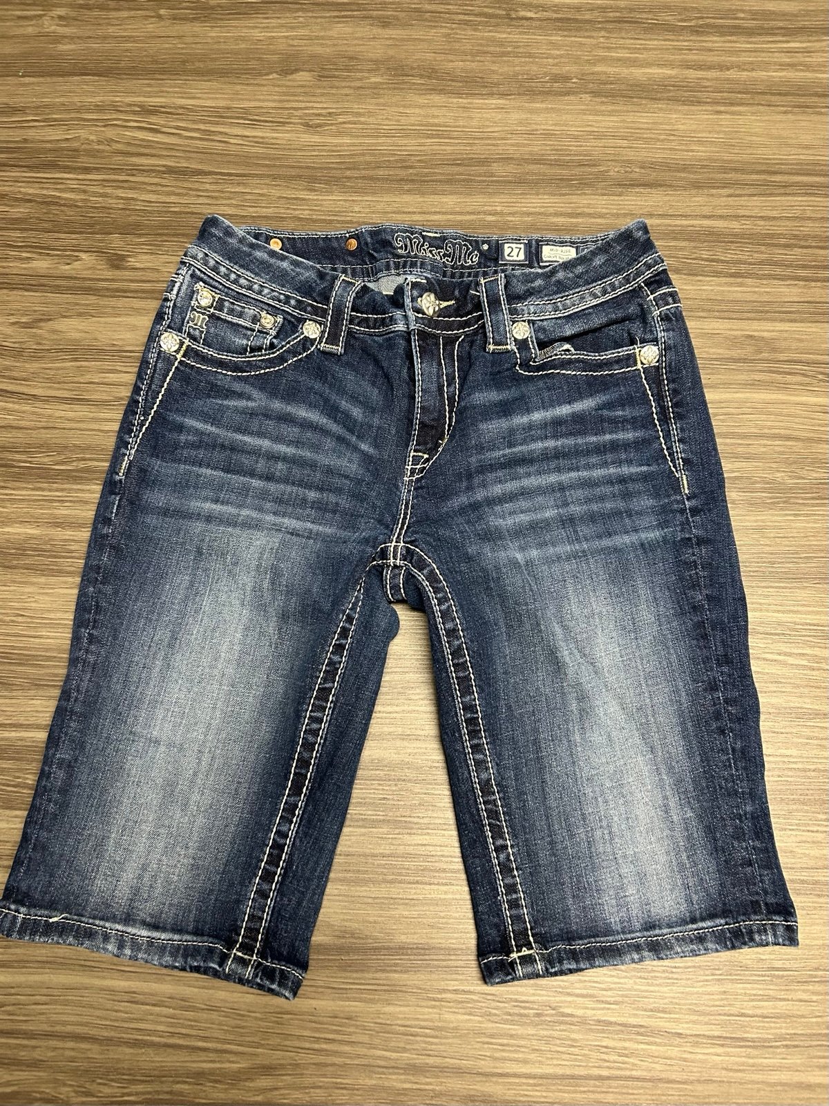 Miss Me Curvy Bermuda Mid Rise Capris Size 27