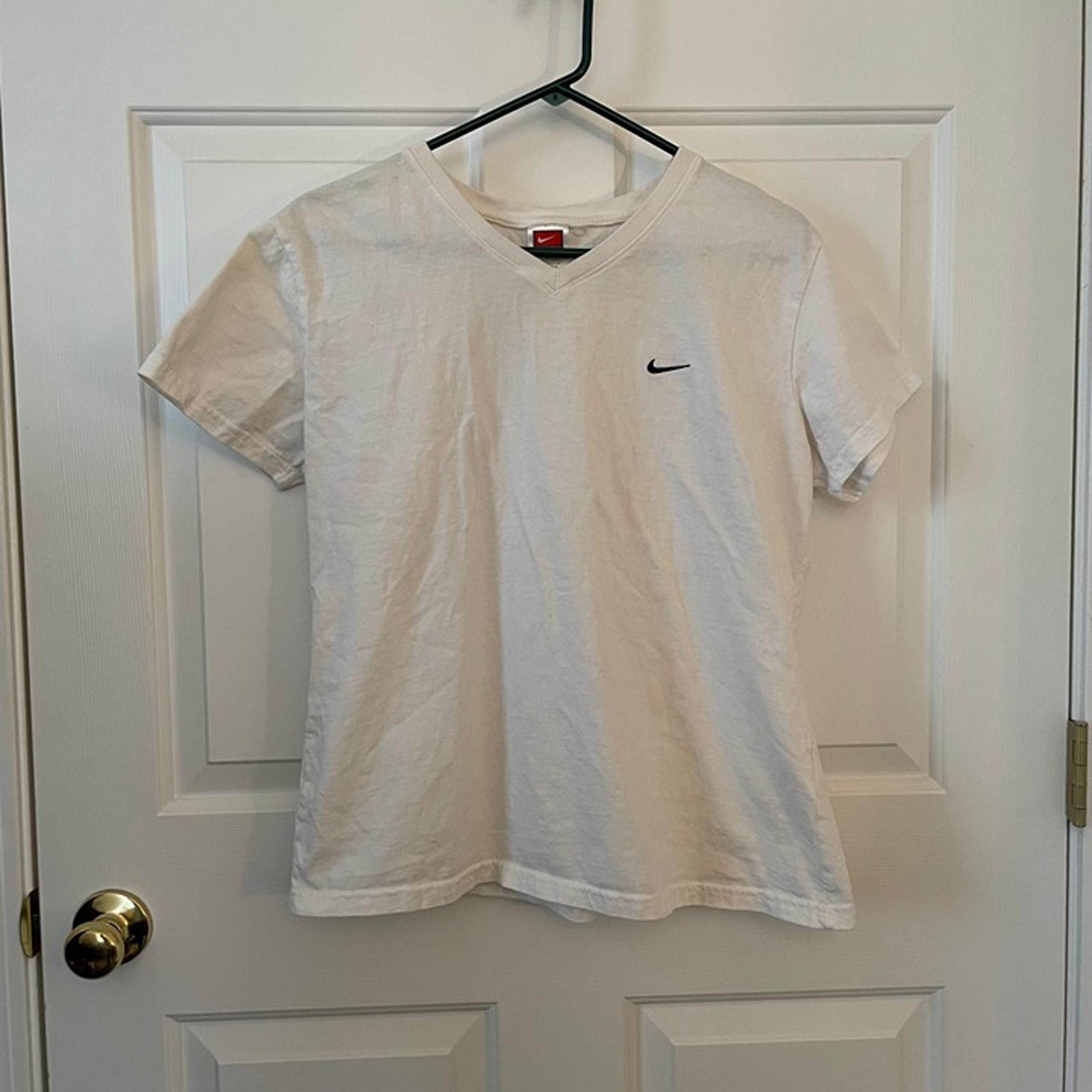 Women's Vintage Y2K Nike Embroidered Swoosh V Neck T Shirt White XL