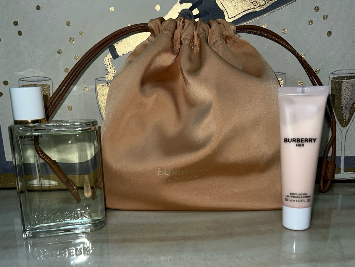 Burberry Her EDT 3.4 bundle plus bag lotion! NEW