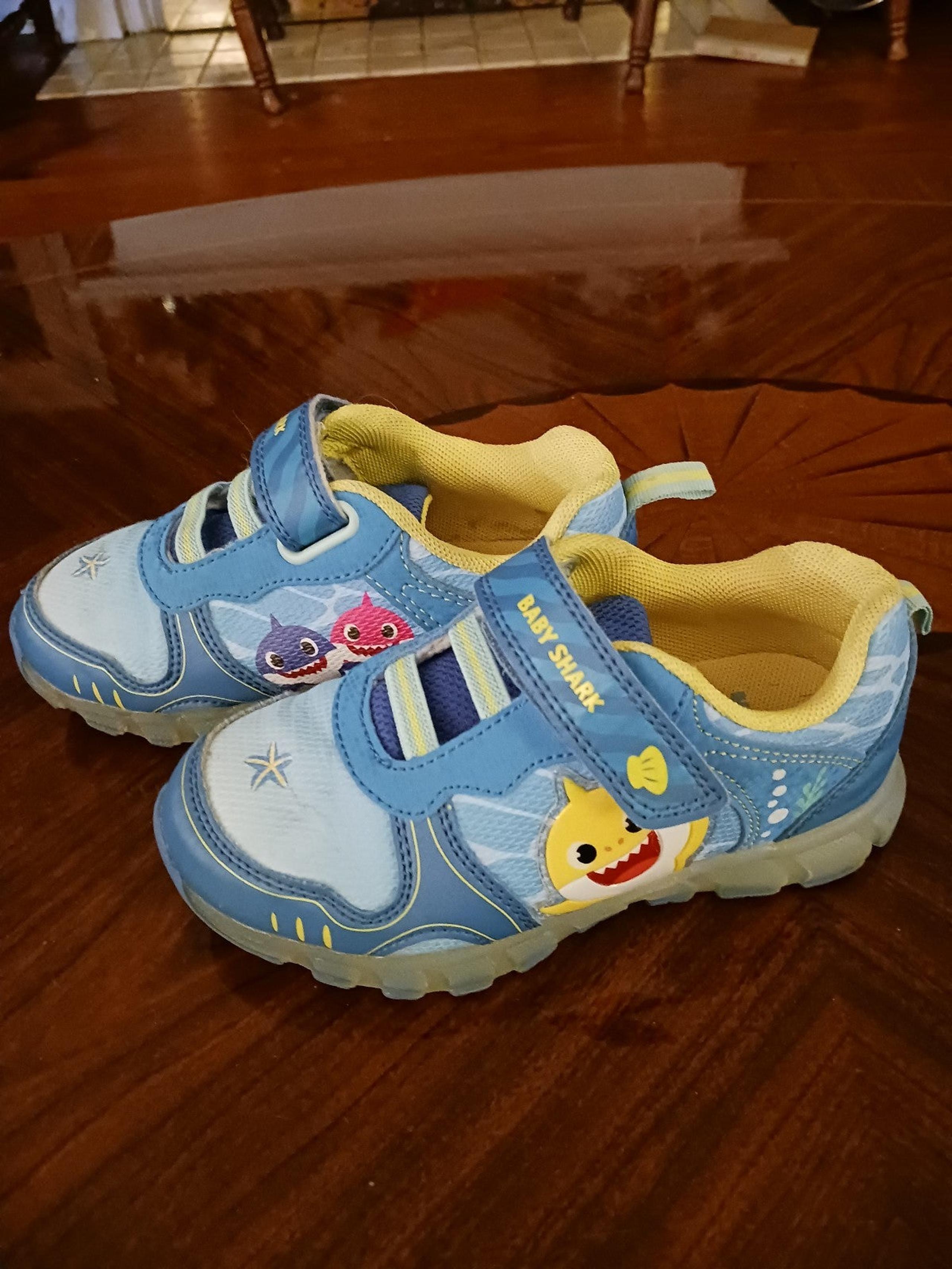 Baby Shark Shoes By Pinkfong LIGHTS Up