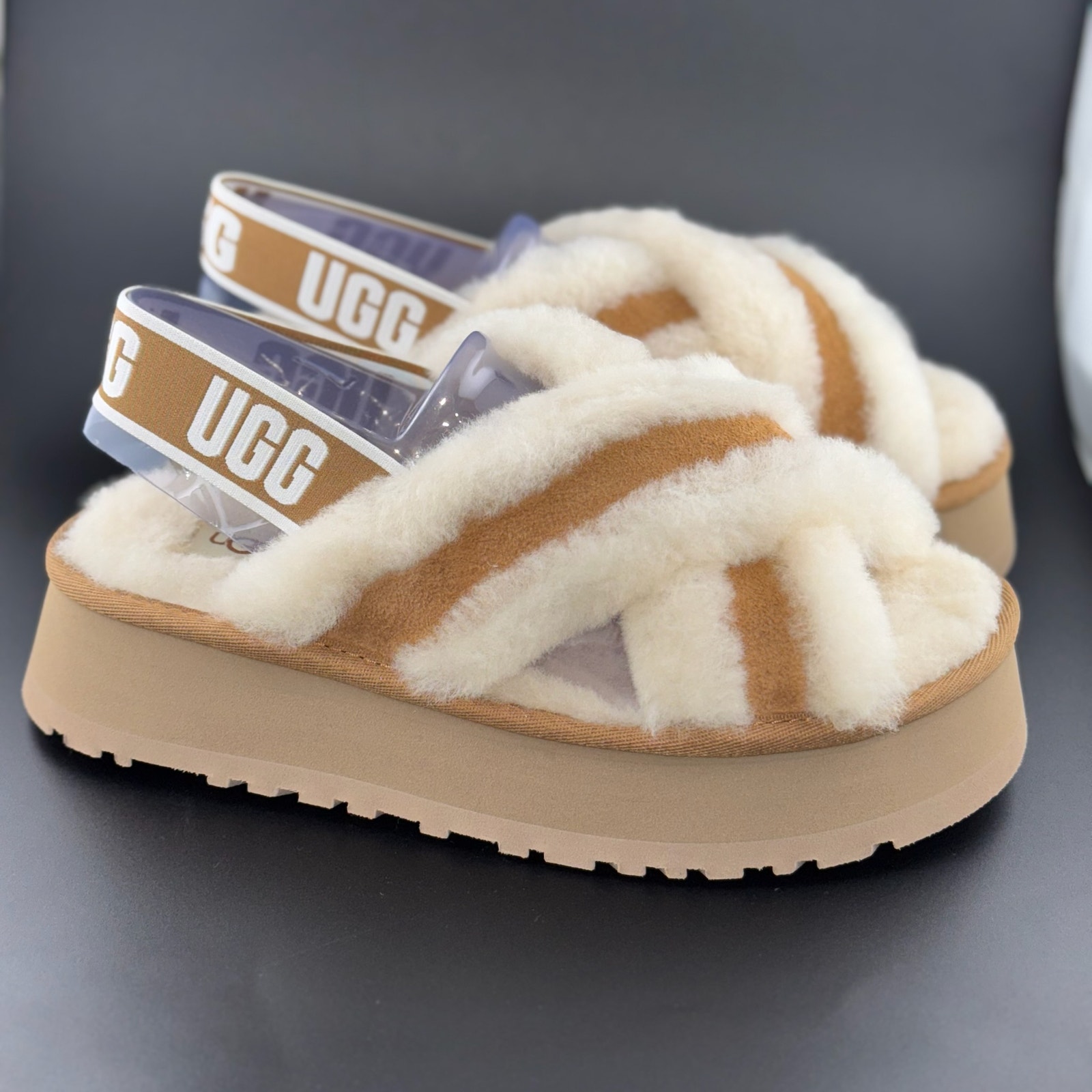 (WMNS) UGG Disco Cross Slides Chestnut