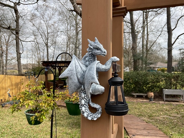 Dragon Tree Hugger Solar Lantern Garden Statue Yard Decor