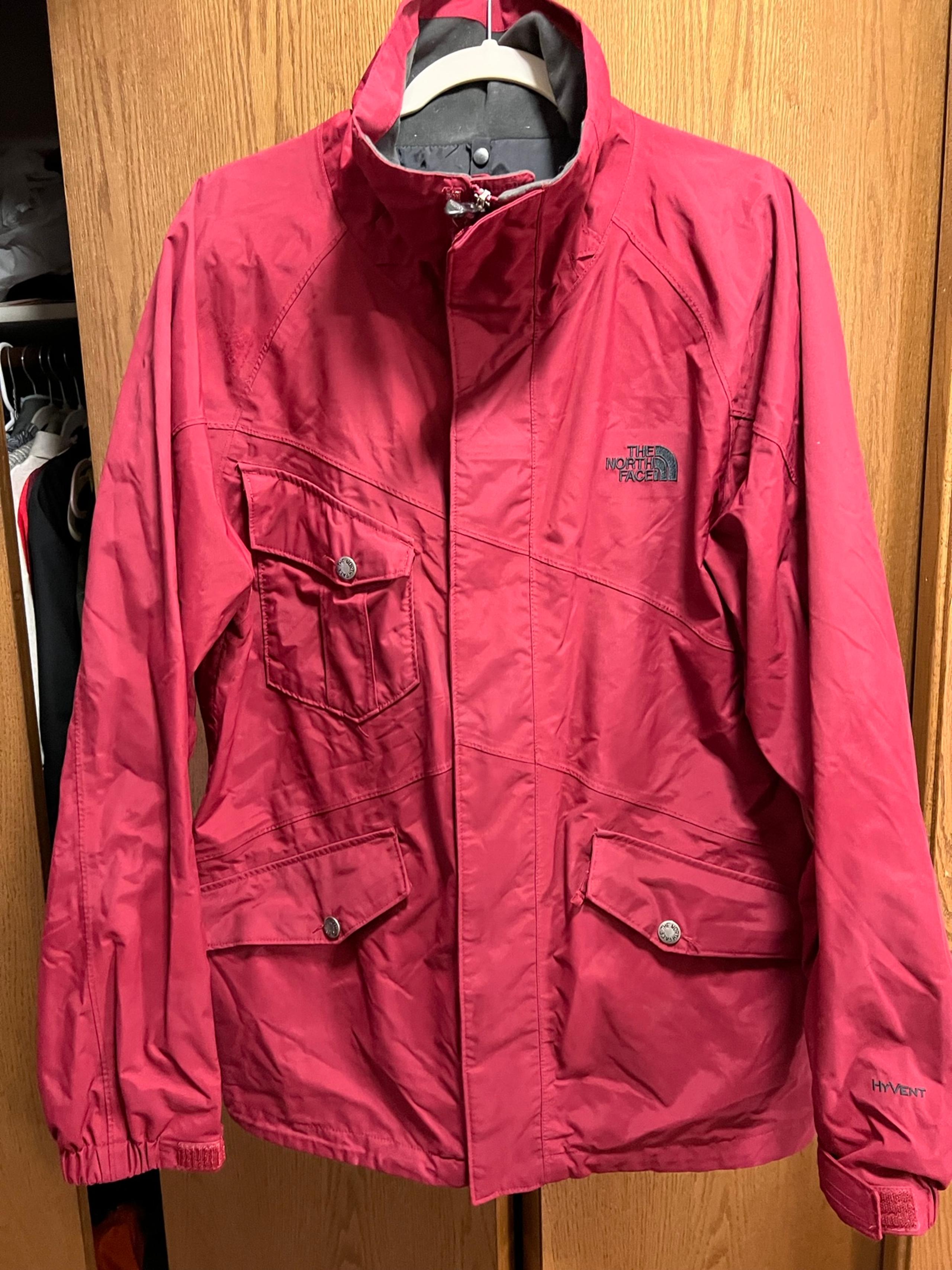 The North Face Hyvent Snowboard Ski Jacket Men’s Medium Red Missing Hood