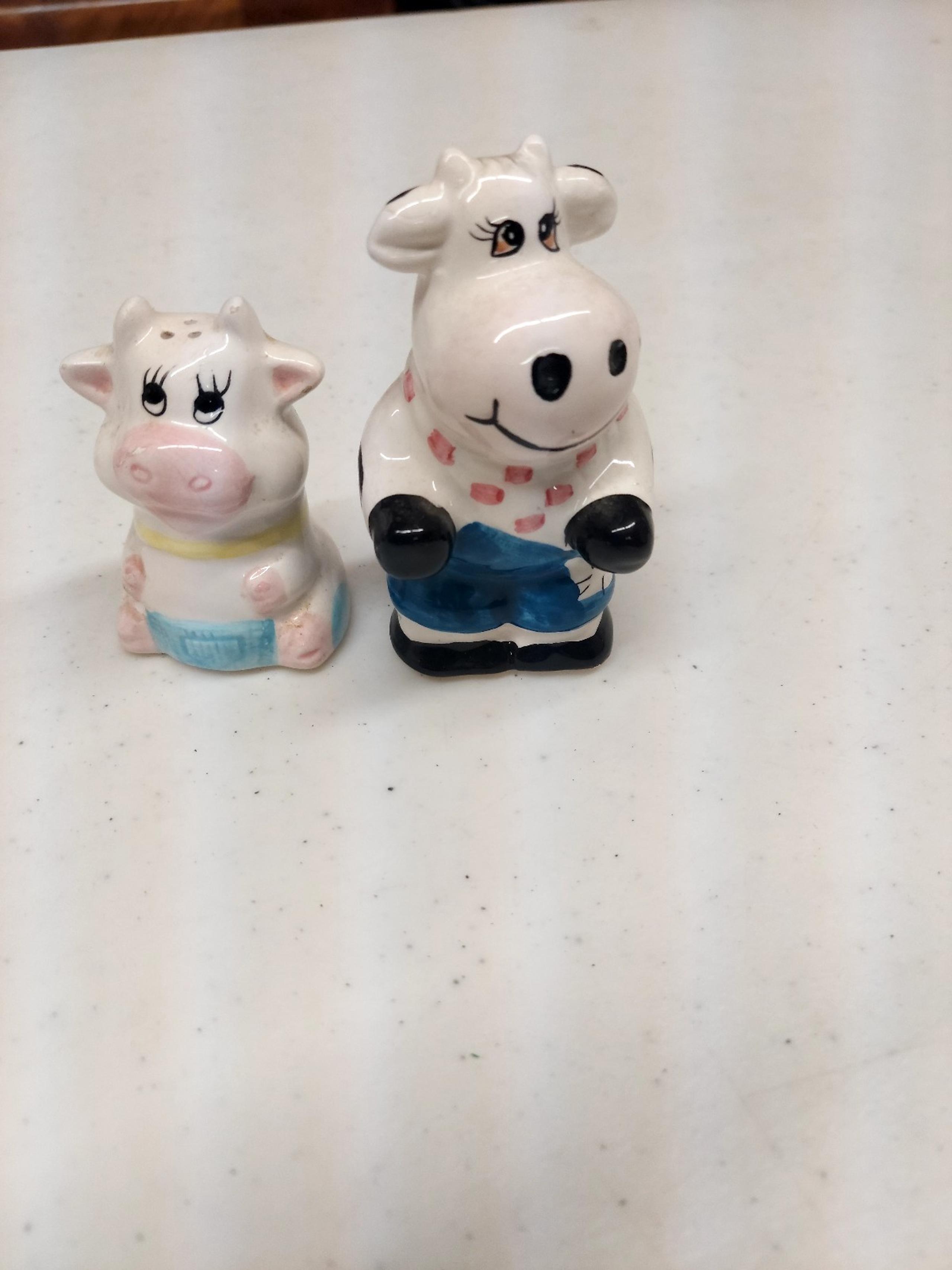 VINTAGE PORCELAIN COWS SALT AND PEPPER SHAKERS