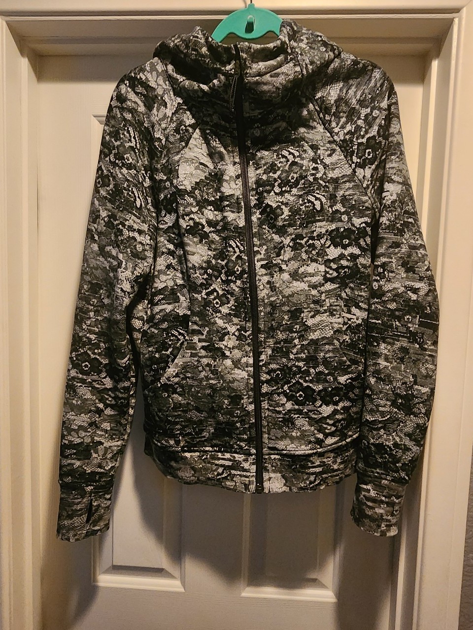 Lululemon Rare Lace Print Scuba Hoodie