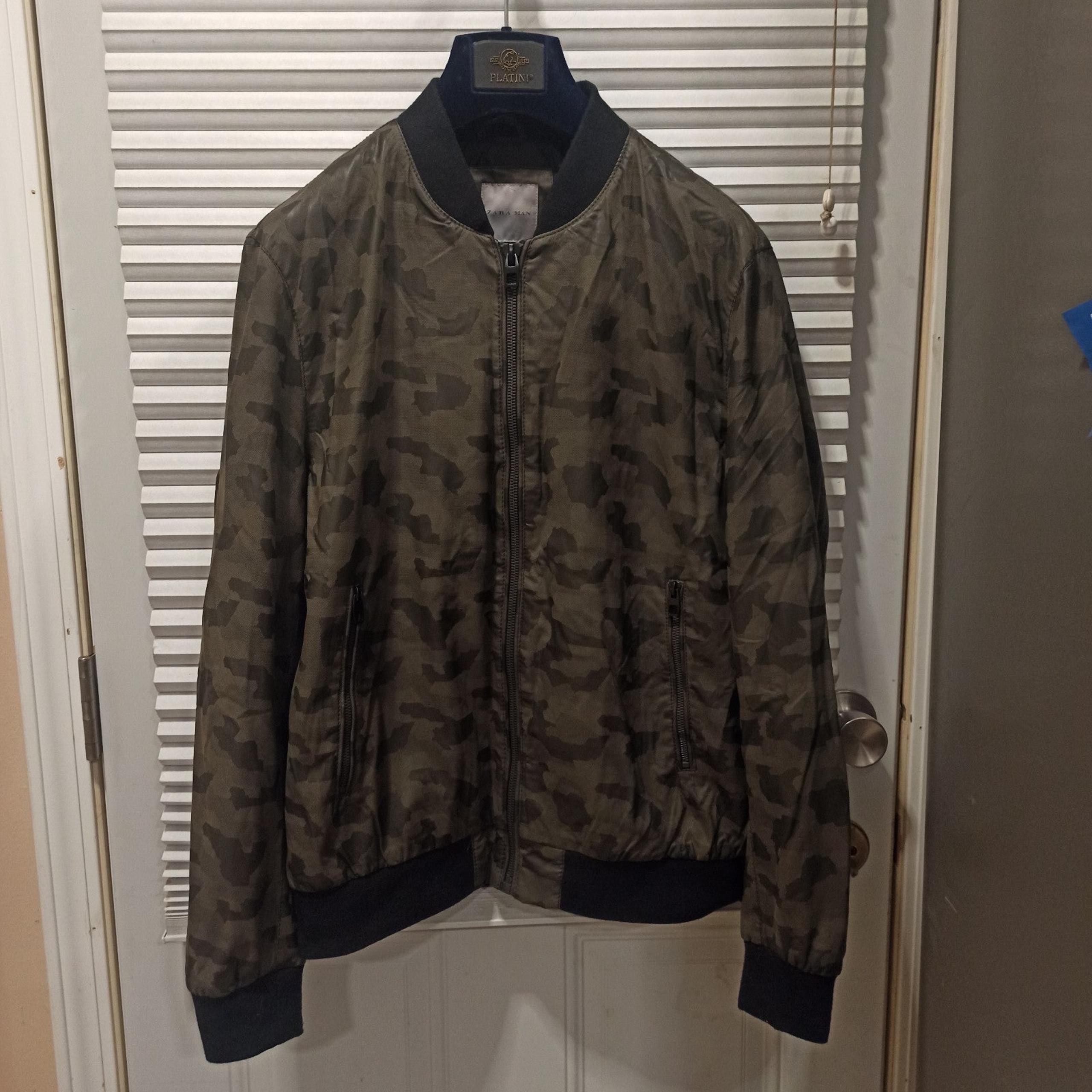 Zara men's full zip up bomber jacket. Size large