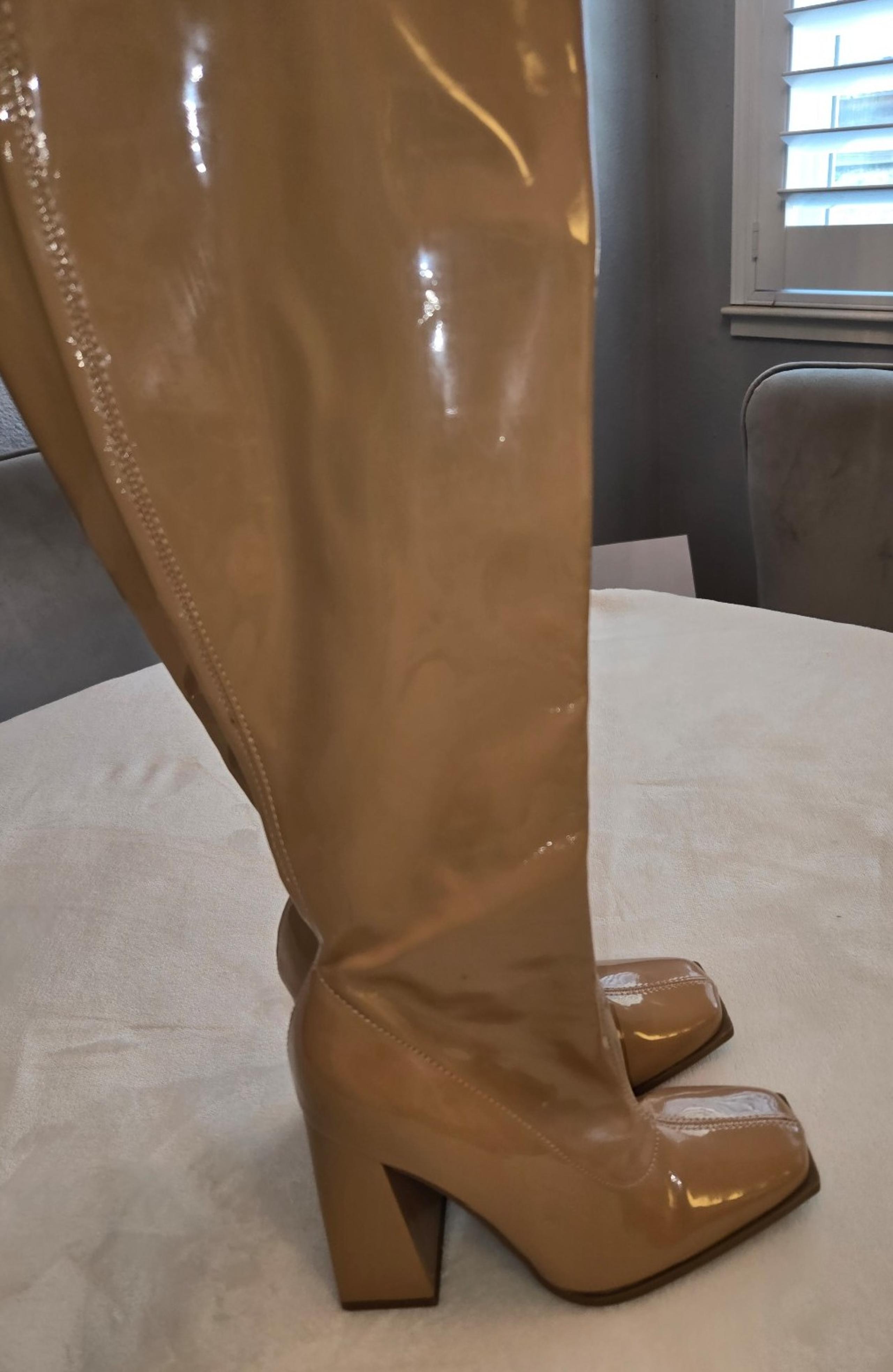 FOREVER 21 BEIGE LEATHER BOOTS SIZE 6