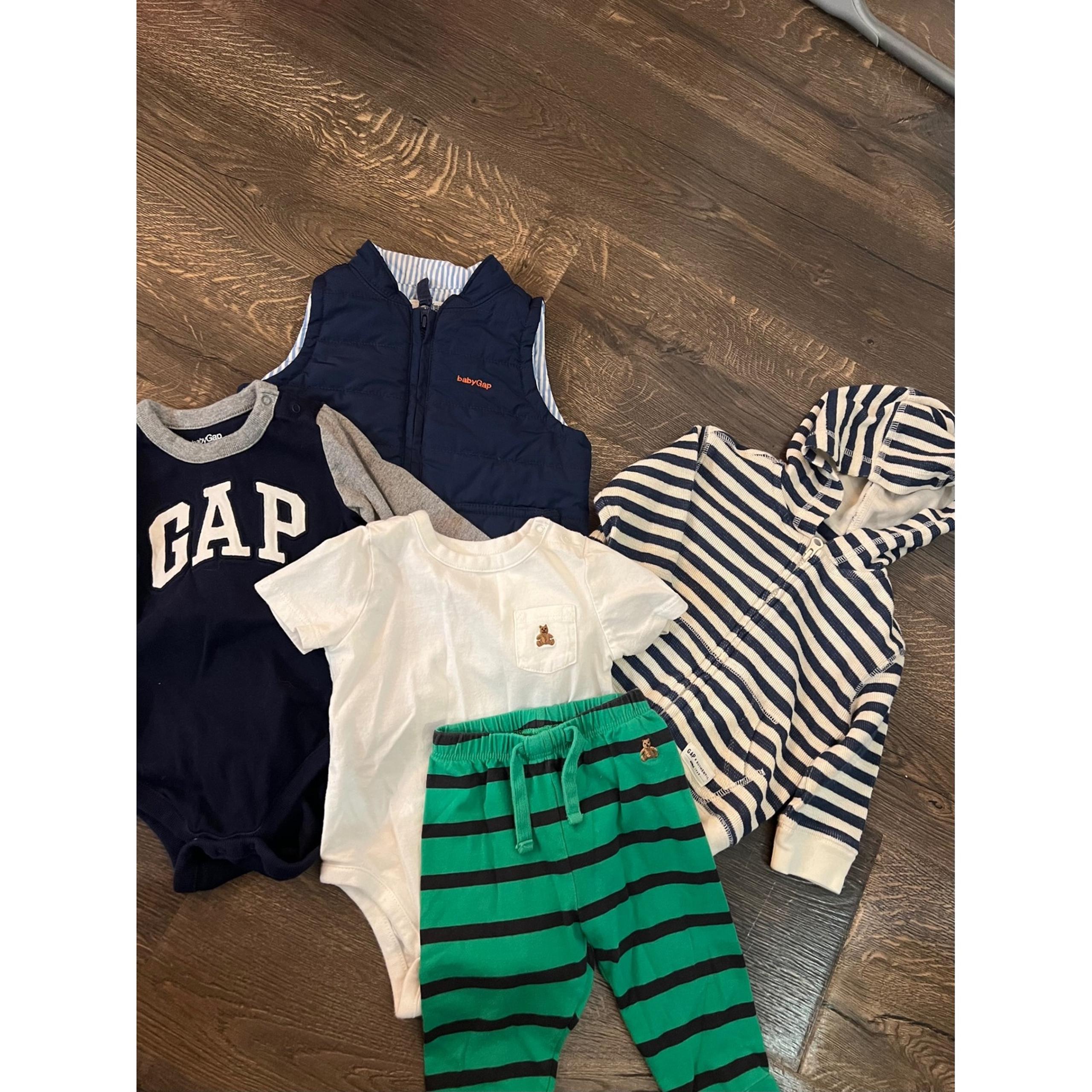 Baby Gap Outfit Set Vest Bodysuit Pants Hoodie 6-12 Months Lot