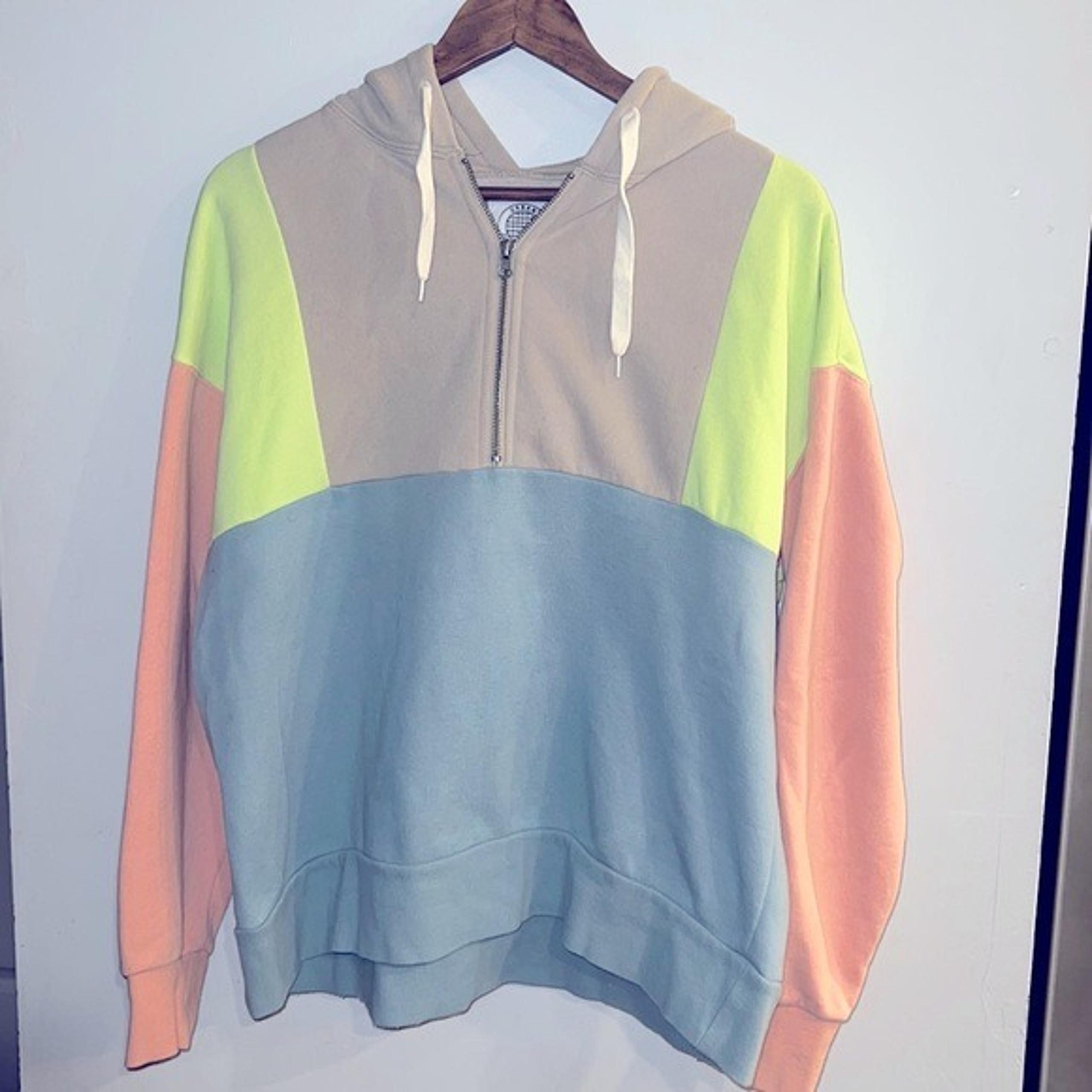 URBAN OUTFITTERS Women’s Color Block Half Zip Hoodie Size M