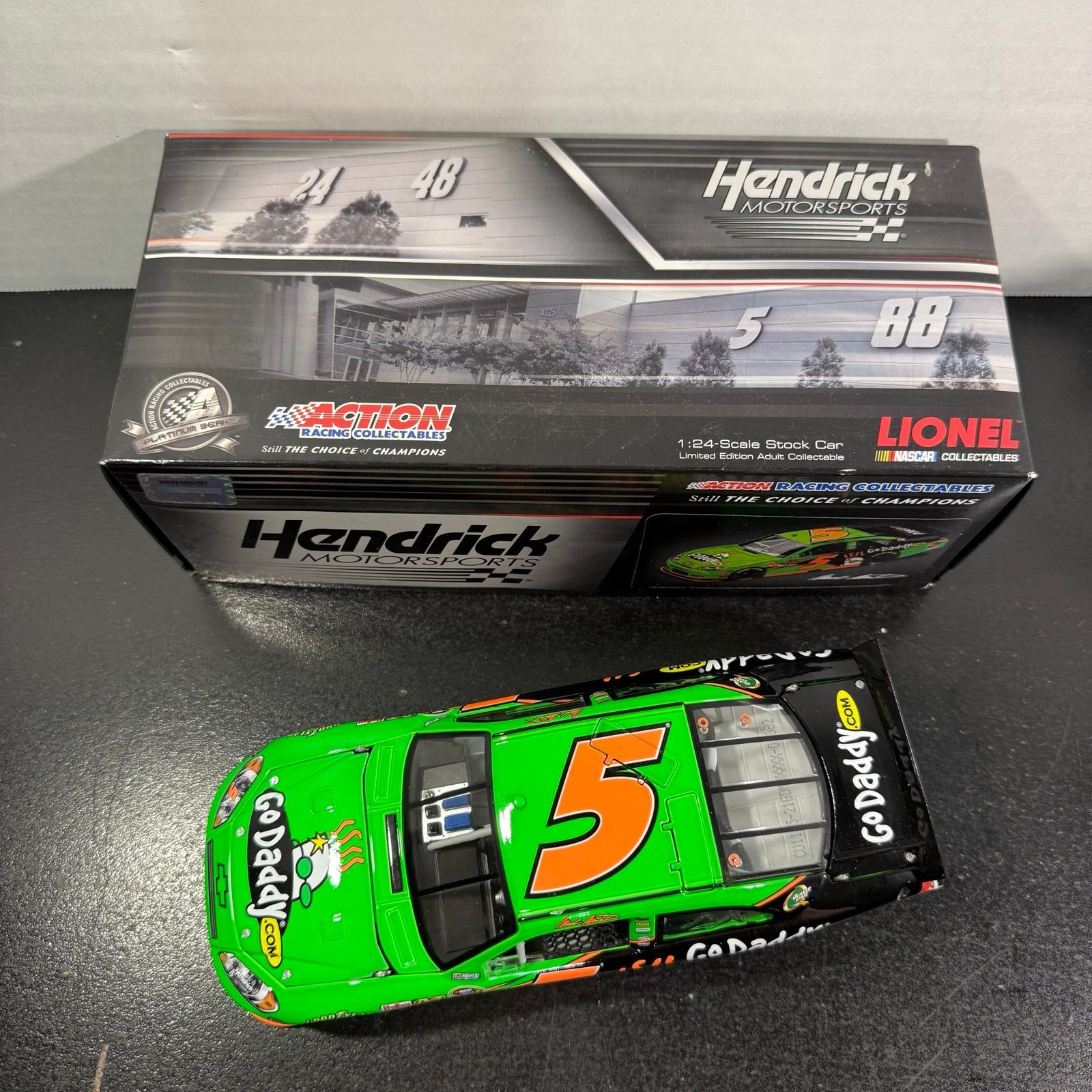 Mark Martin 2011 GoDaddy.com #5 Chevy impala 1/24 Action Mark Martin 2011 GoDaddy.com #5 Chevy impala 1/24 Action
