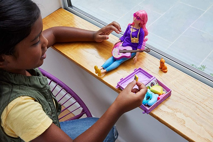 Barbie Daisy Doll, Pink Hair, Curvy, with Kitten, Guitar, Opening Suitcase
