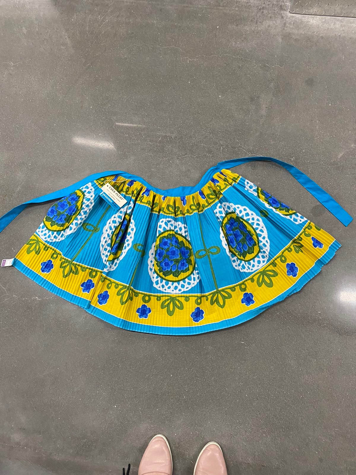 Vintage 50's -60's Pleated New Blue Yellow Floral Apron