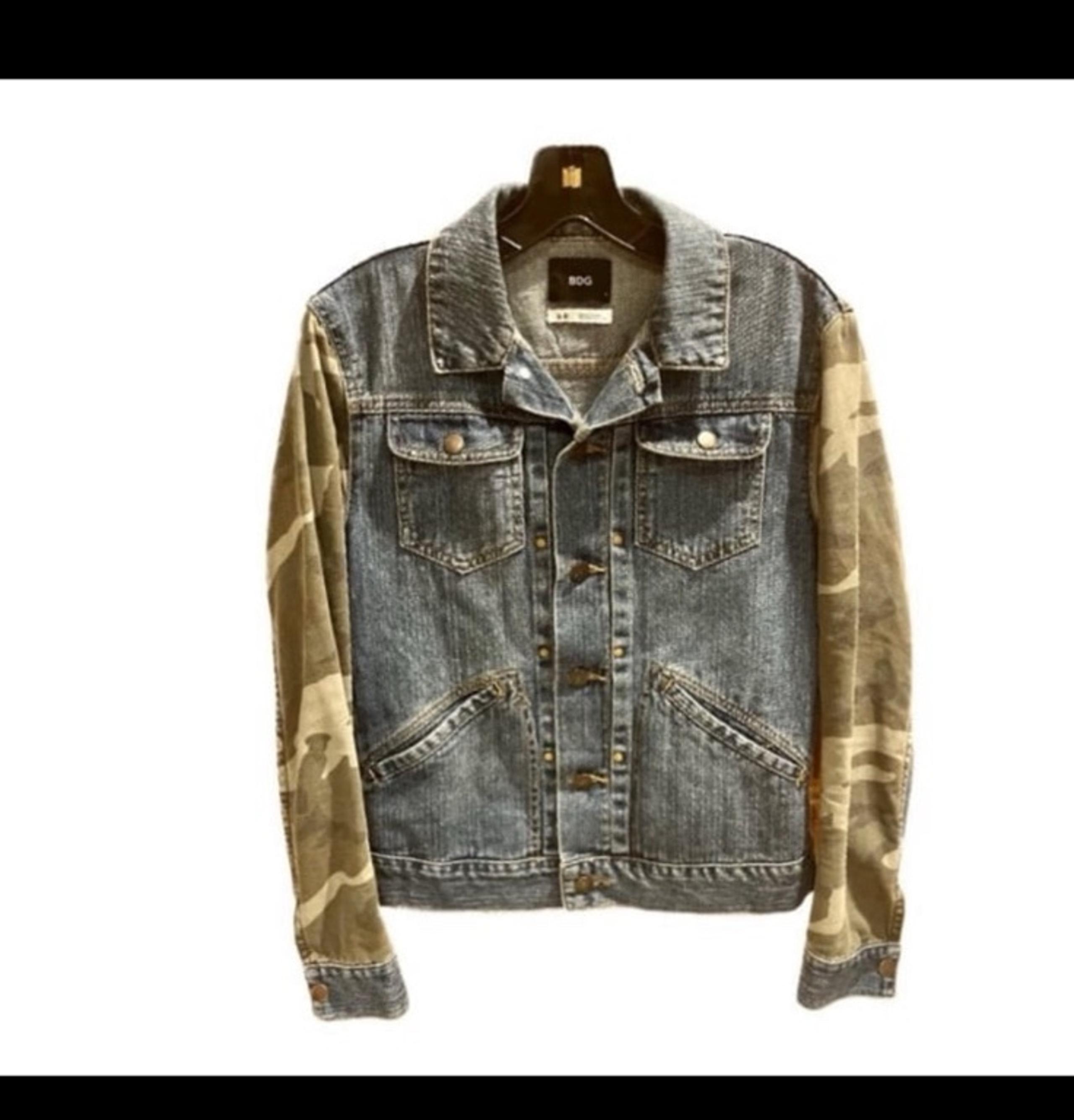 Urban Outfitters BDG Women's Denim Jacket with Camo Sleeves Size Small Petite