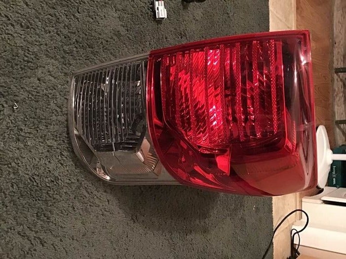 2002 FORD EXPEDITION AFTERMARKET REAR TAIL LIGHT ASSEMBLY. DRIVER SIDE