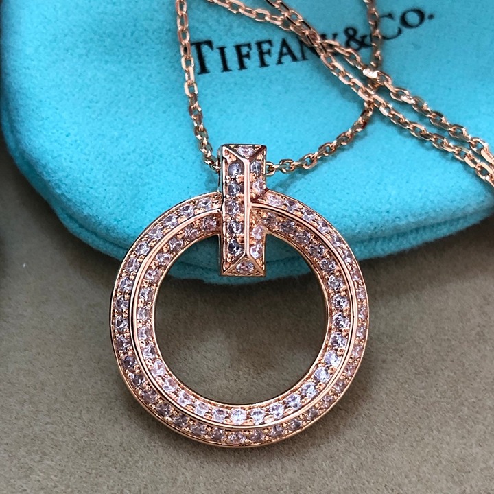 18kt Pink Gold Circle Pendant Round Necklace