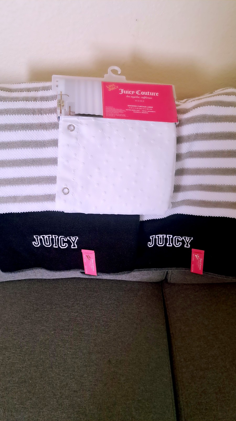 JUICY COUTURE  BATH TOWELS AND SHOWER CURTAIN