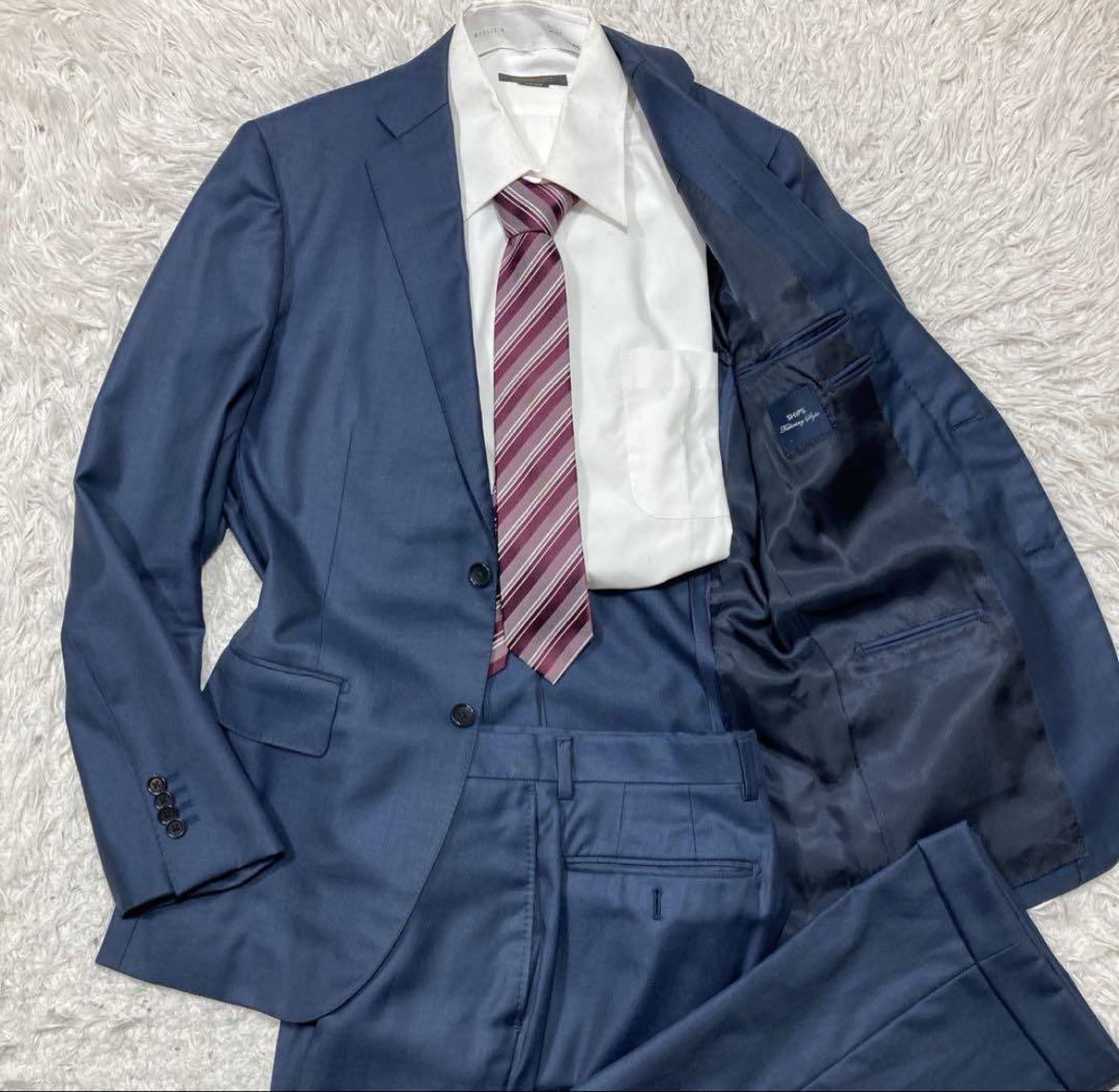 Excellent conditionSHIPS suit, setup. Loro Piana silk blend. Size equivalent to L. Navy.