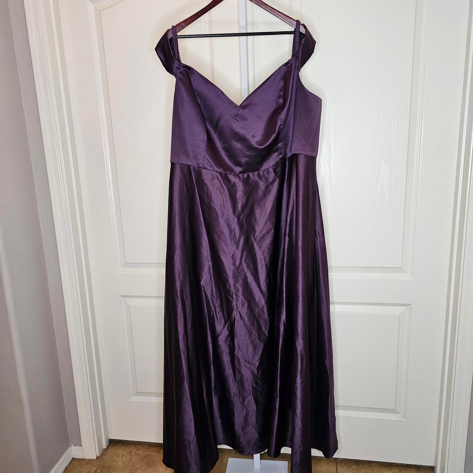 DB Studio size 26 Elegant Purple Evening Dress