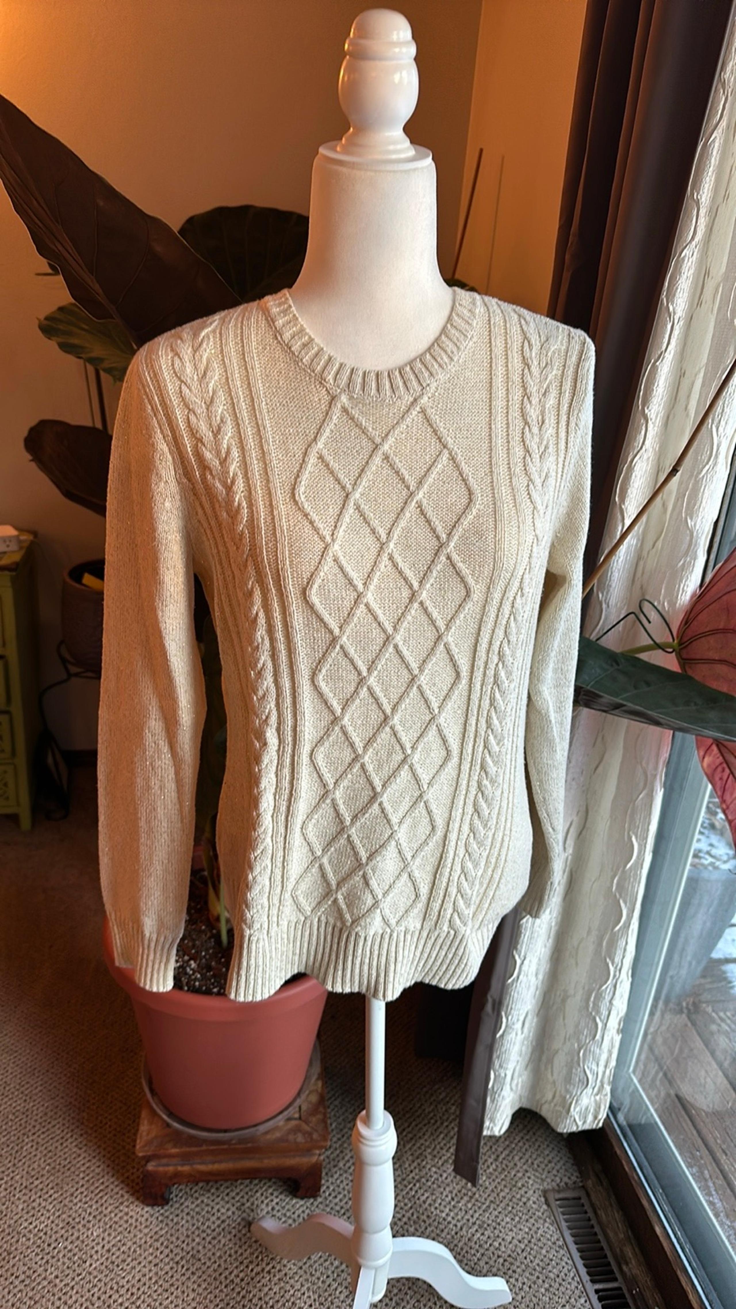 Beautiful Chaps women’s Medium off white with gold glitter cable knit sweater