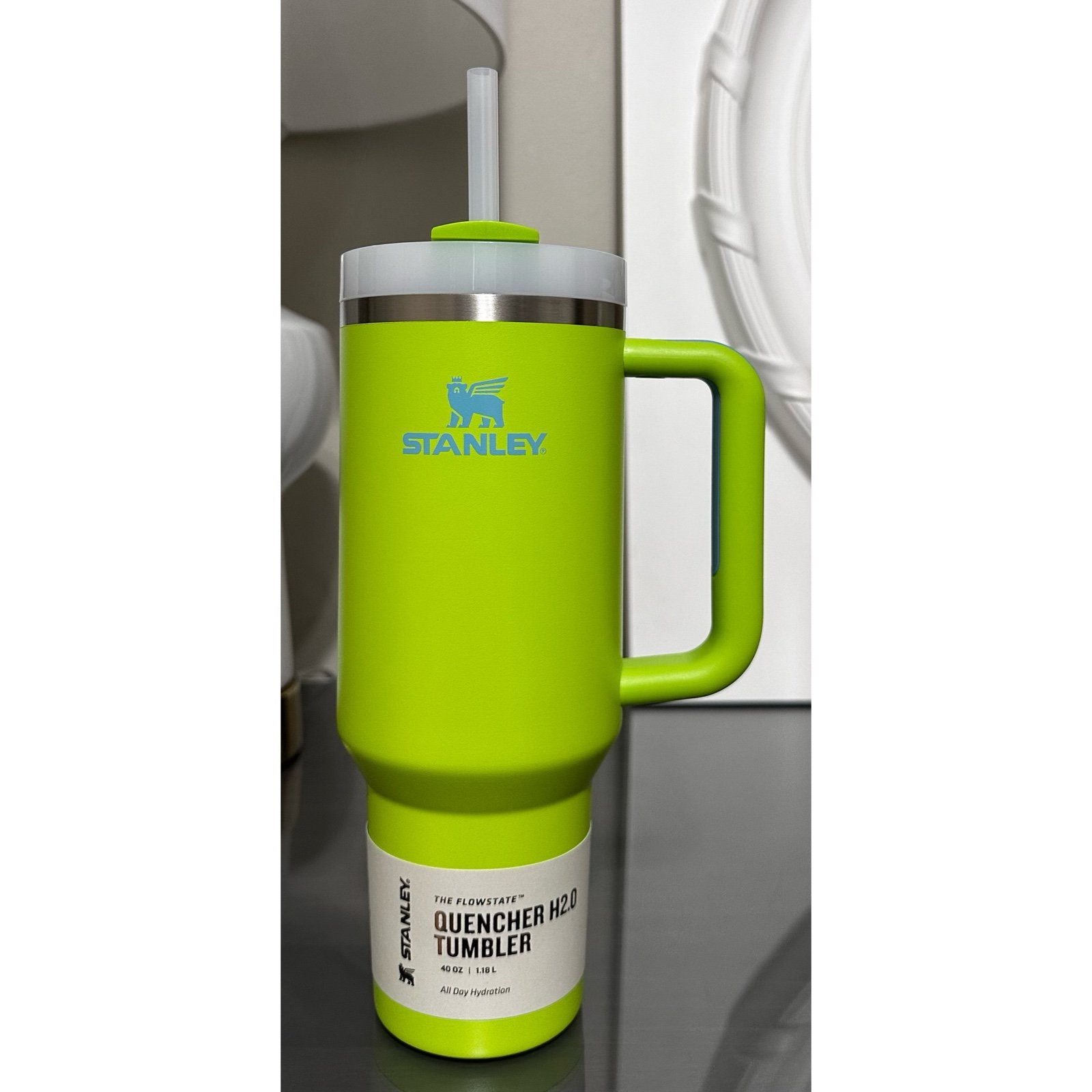 NWT LIMITED EDITION Stanley Quencher H2.0 FlowState Tumbler 40oz, BRIGHT LIME