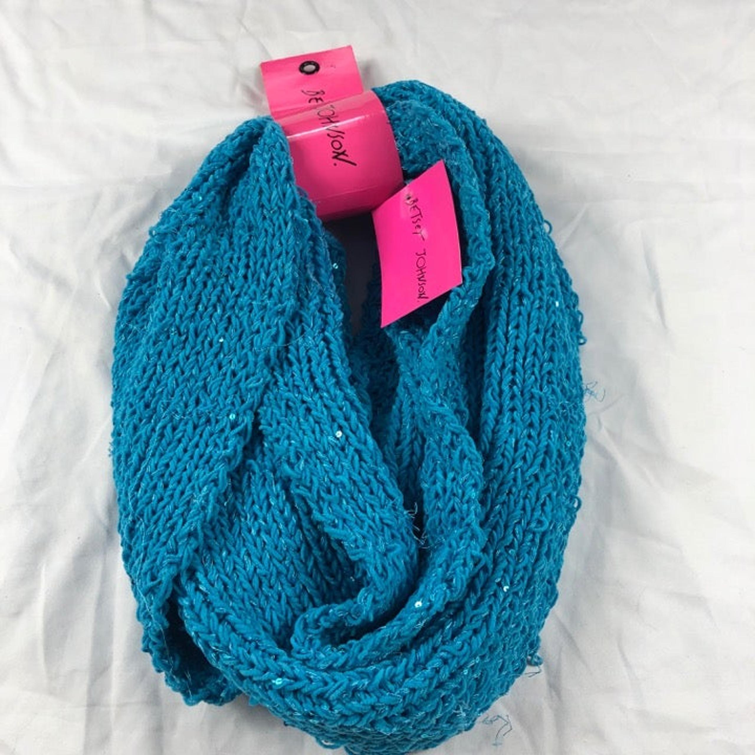 Betsey Johnson Blue Infinity Chunky Knit Scarf Knit