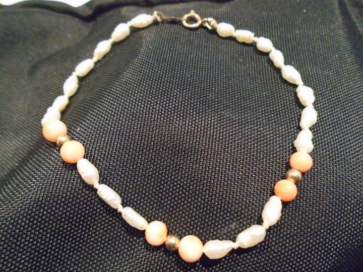 14K Gold Freshwater Pearls, Gold Beads & Coral Bracelet. Stunning & Classy.
