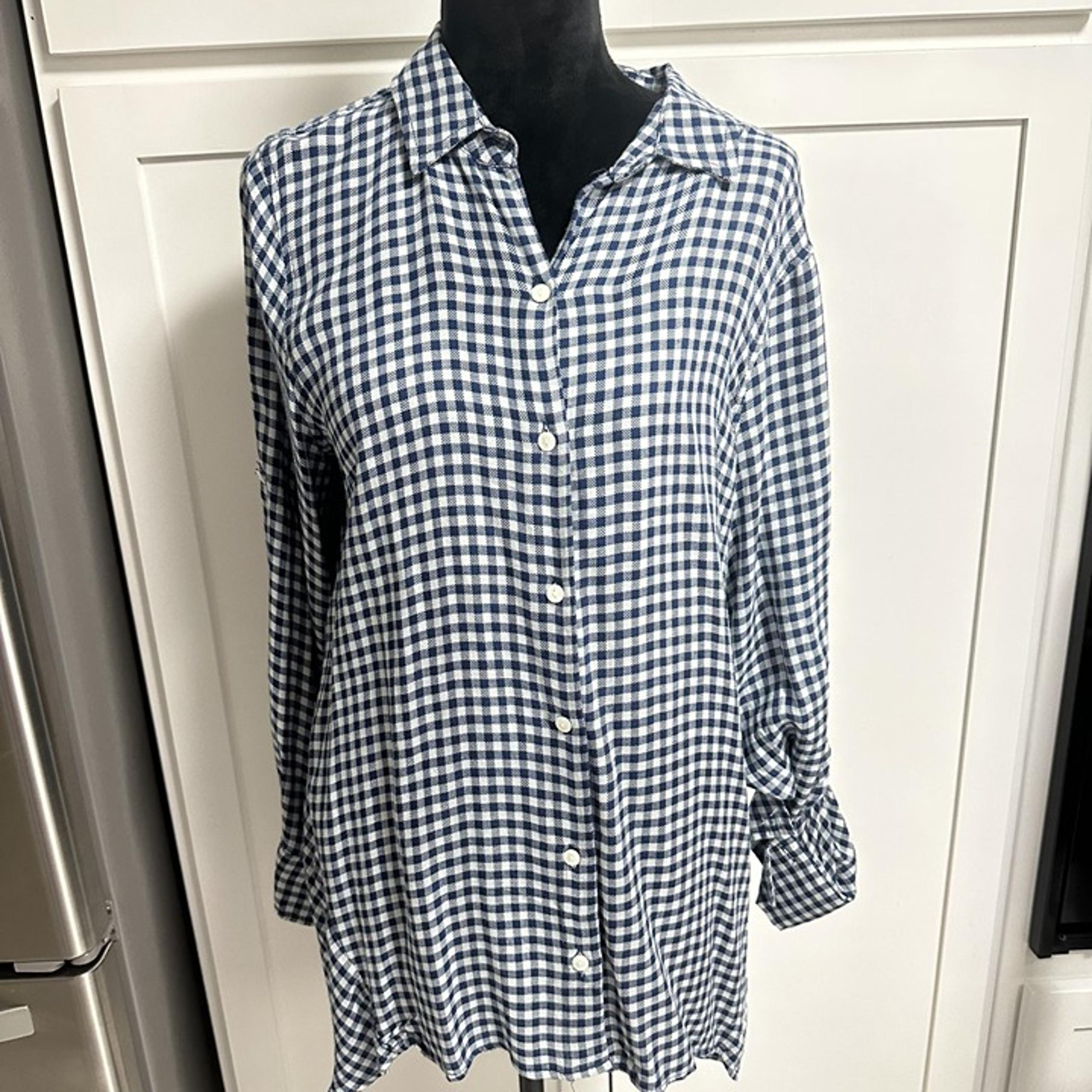 Max Studio Women's Blouse Size XL Button Down with Drop Down Hem Plaid