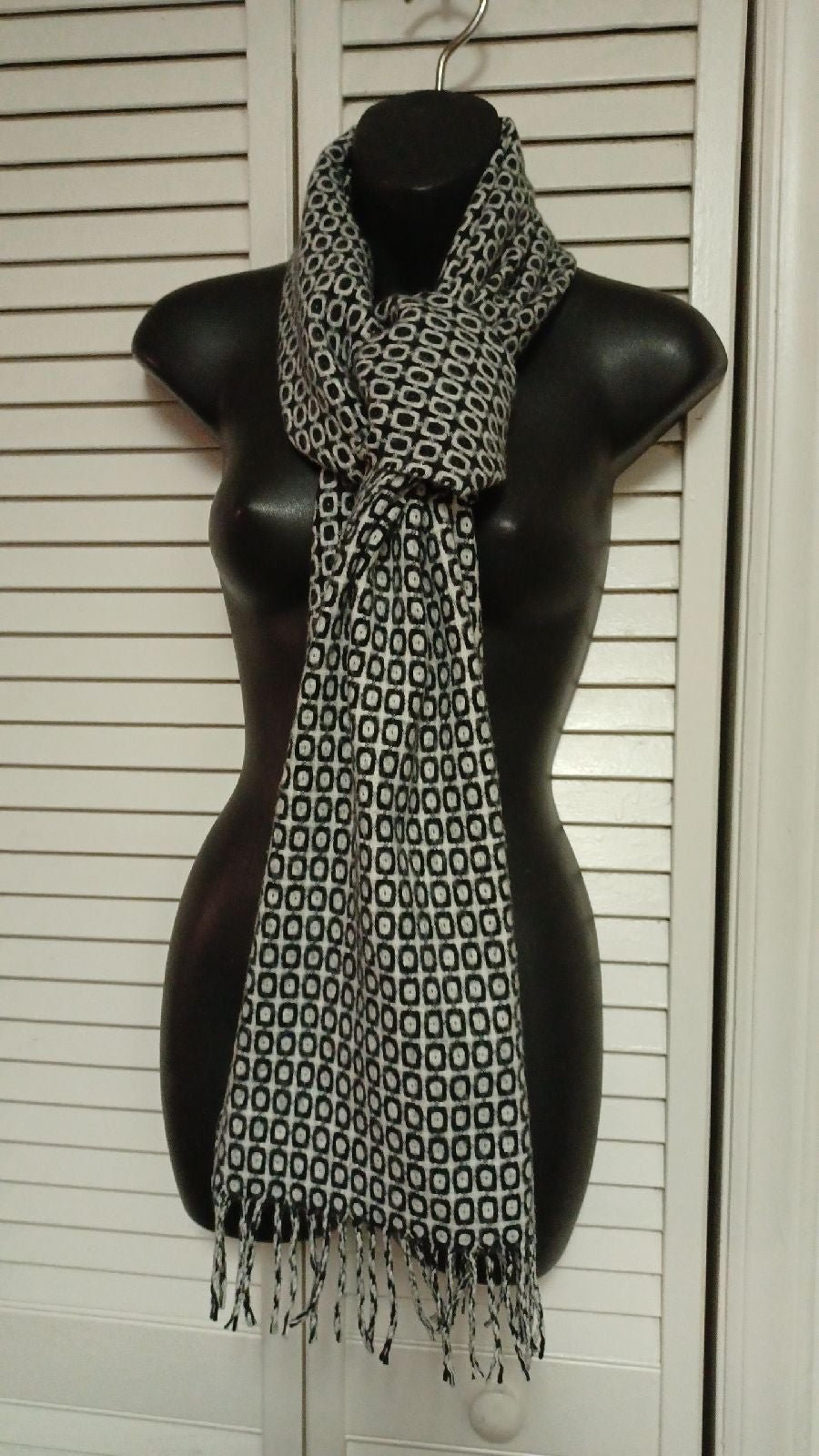 Made In Scotland 100% Cashmere Fall/Winter Black & White Fashion Scarf Head Wrap