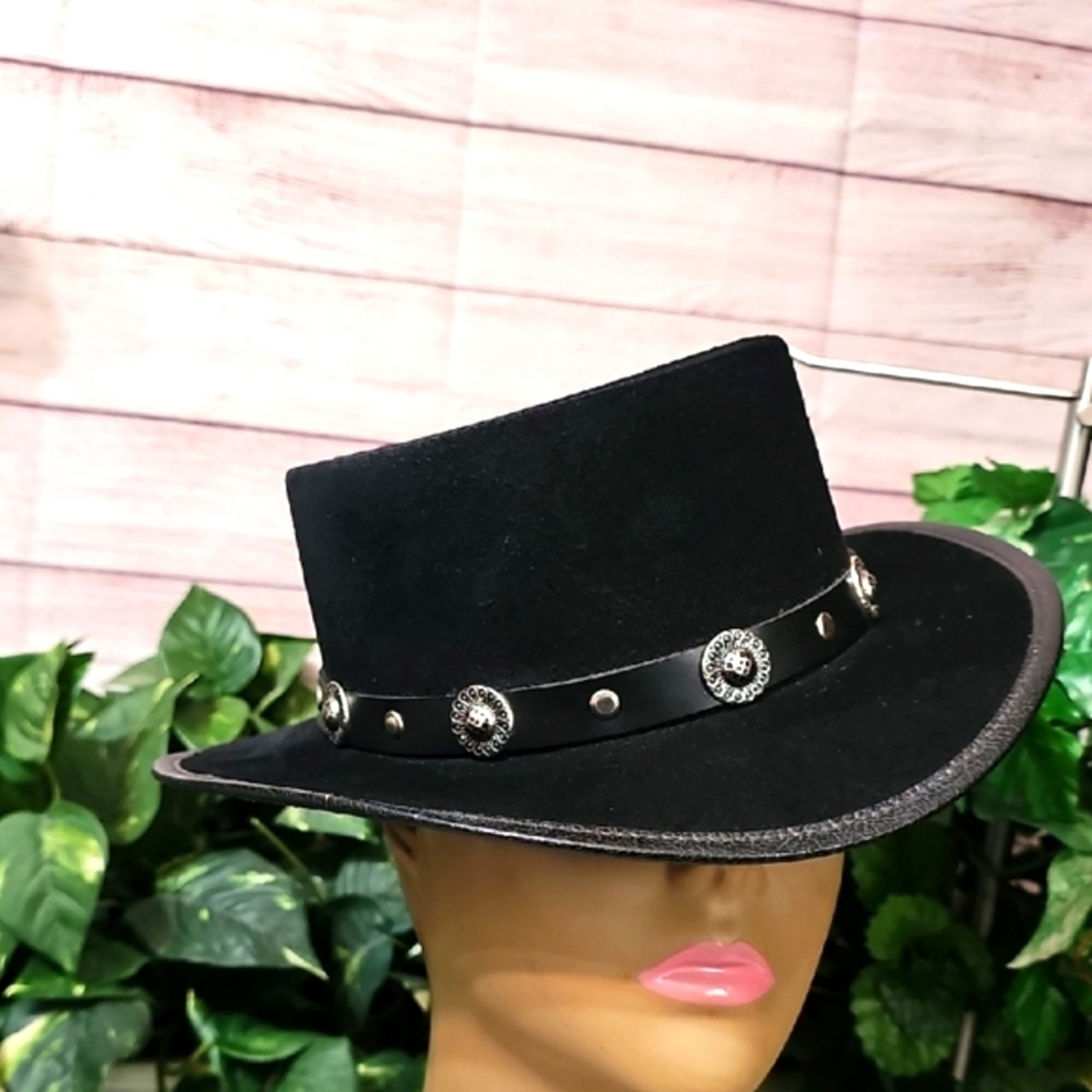 Winfield Cover Co Black Suede/Leather Hat with Silver Concho Band Small
