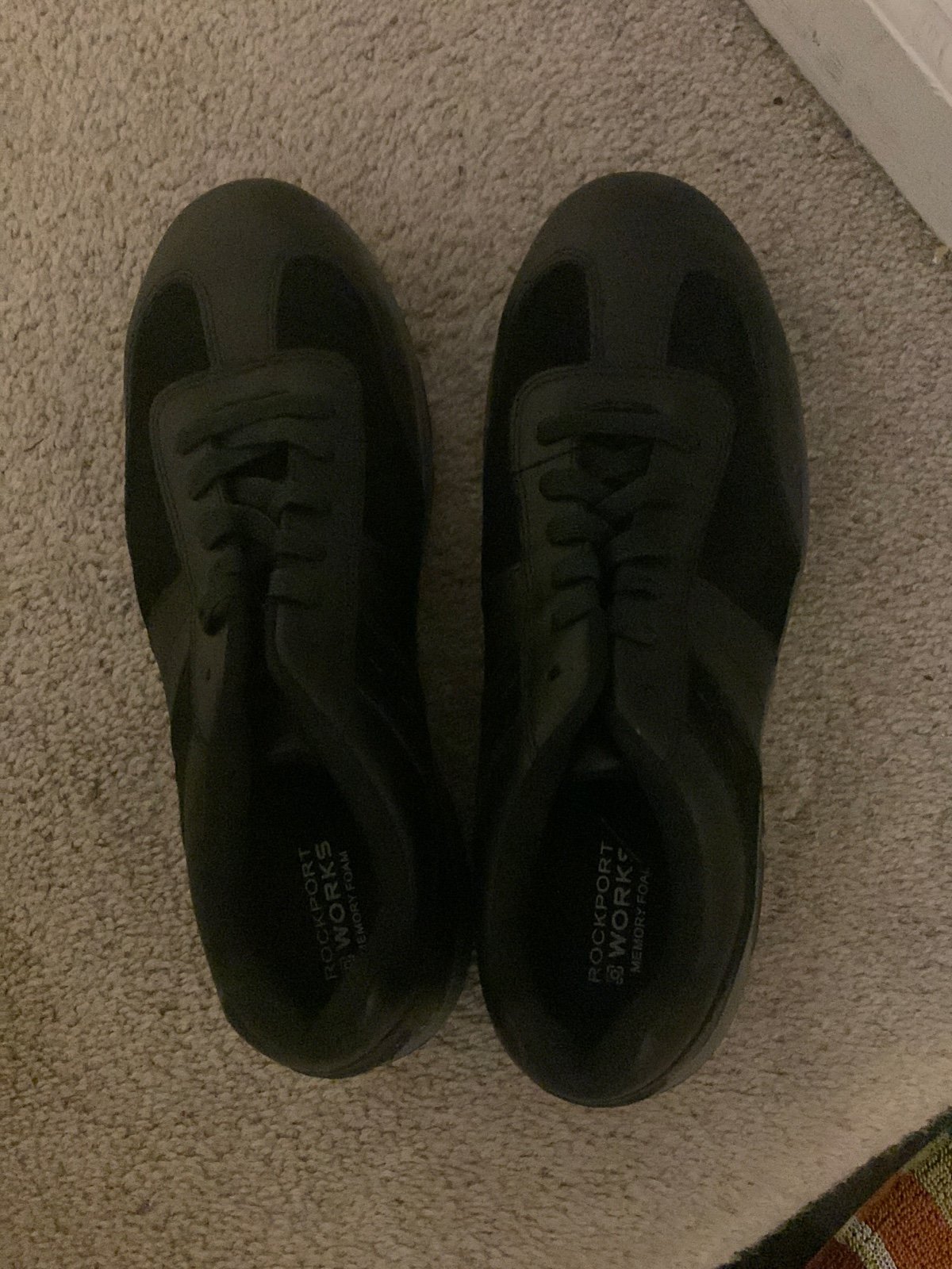 Men’s size 9 - Rockport works steel toe tennis shoes