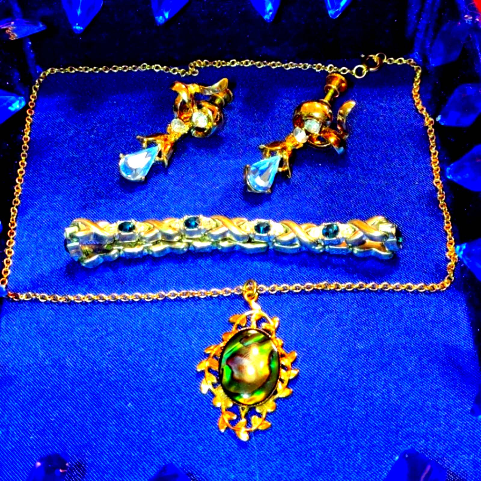 Vintage necklace bracelet & earring lot