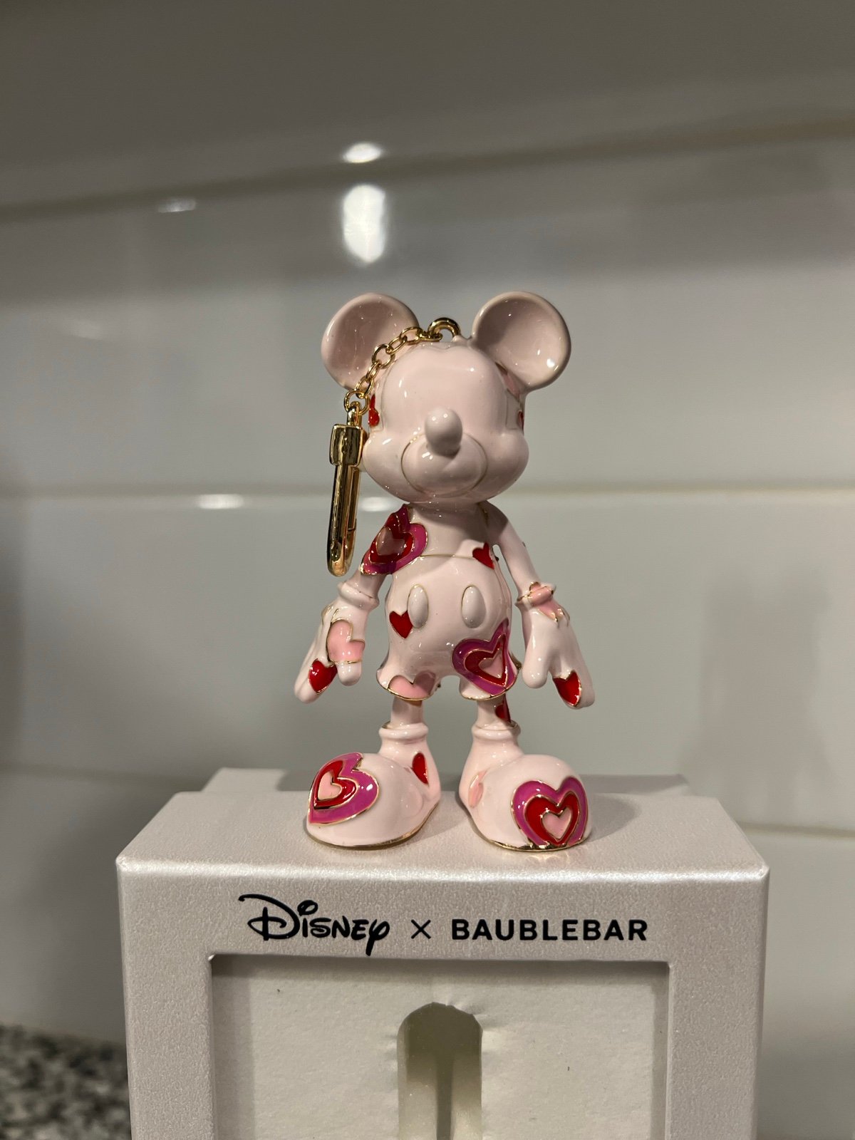 NIB Disney x BAUBLEBAR Gold & Multi Pink Hearts Mickey Mouse Keychain/Bag Charm