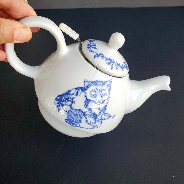 Vintage Blue and White Kitten Toile Porcelain Teapot Andrea by Sadek 1980s