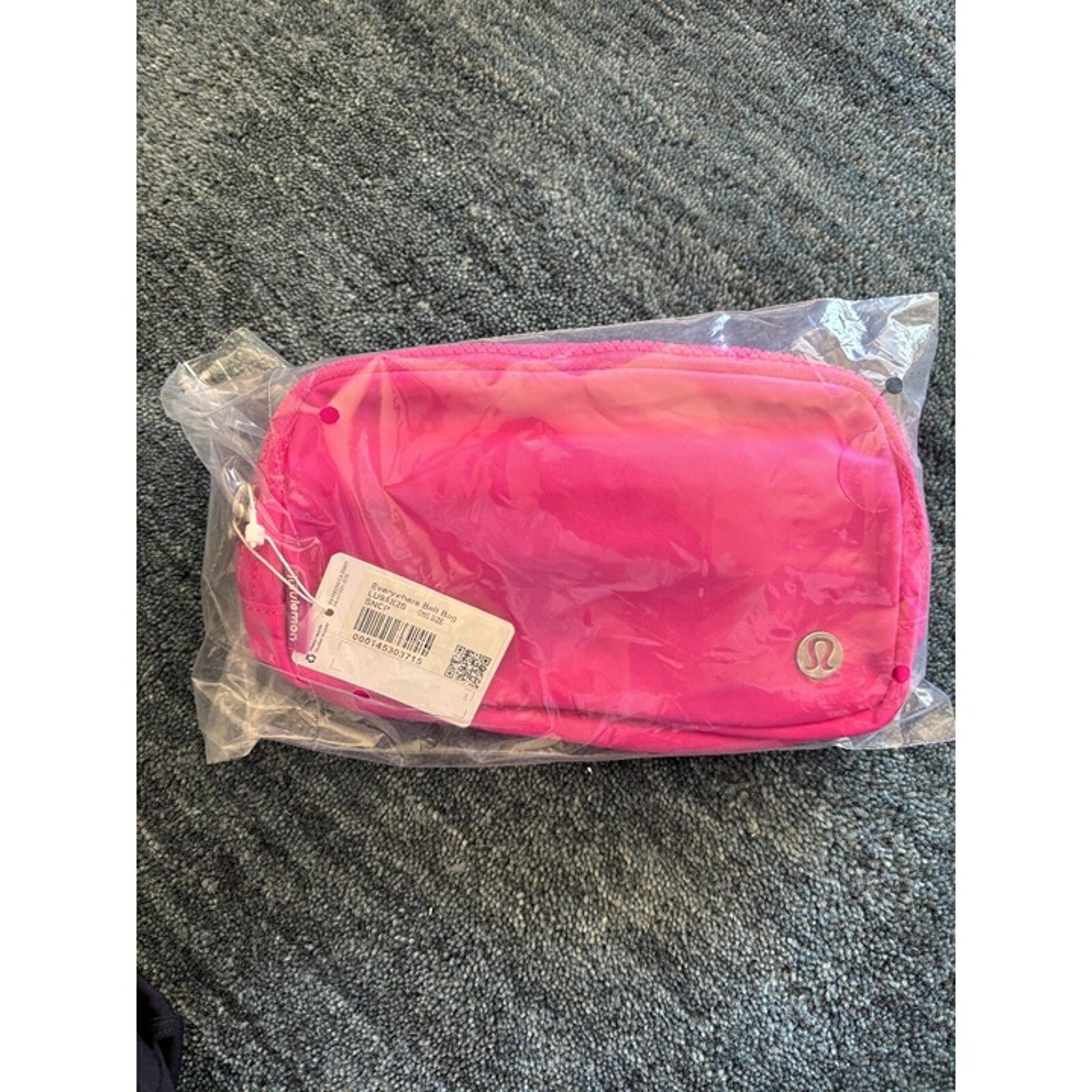 NWT Lululemon Everywhere Belt Bag SONIC PINK