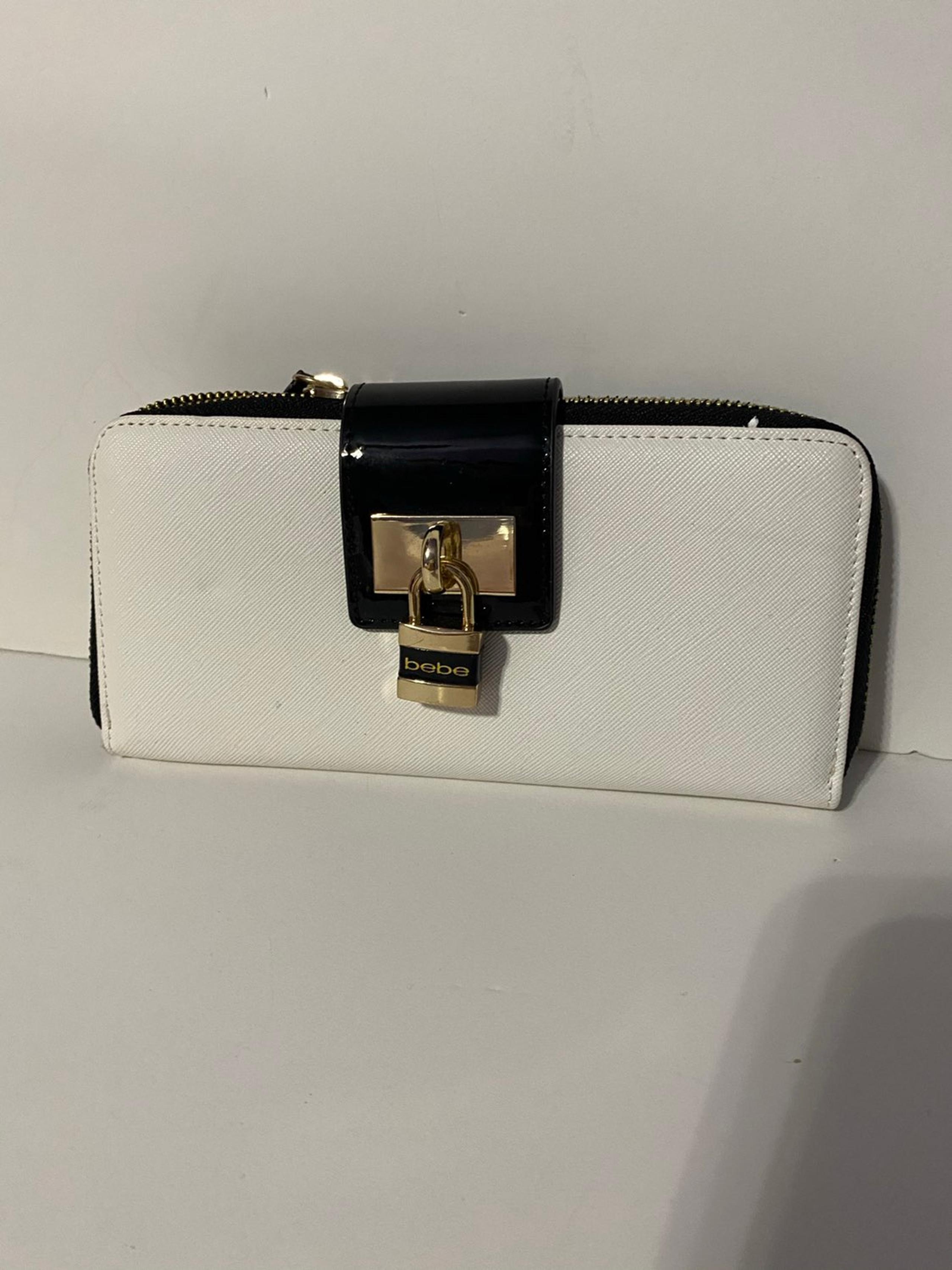 Bebe Women’s Wallets in Zip Around