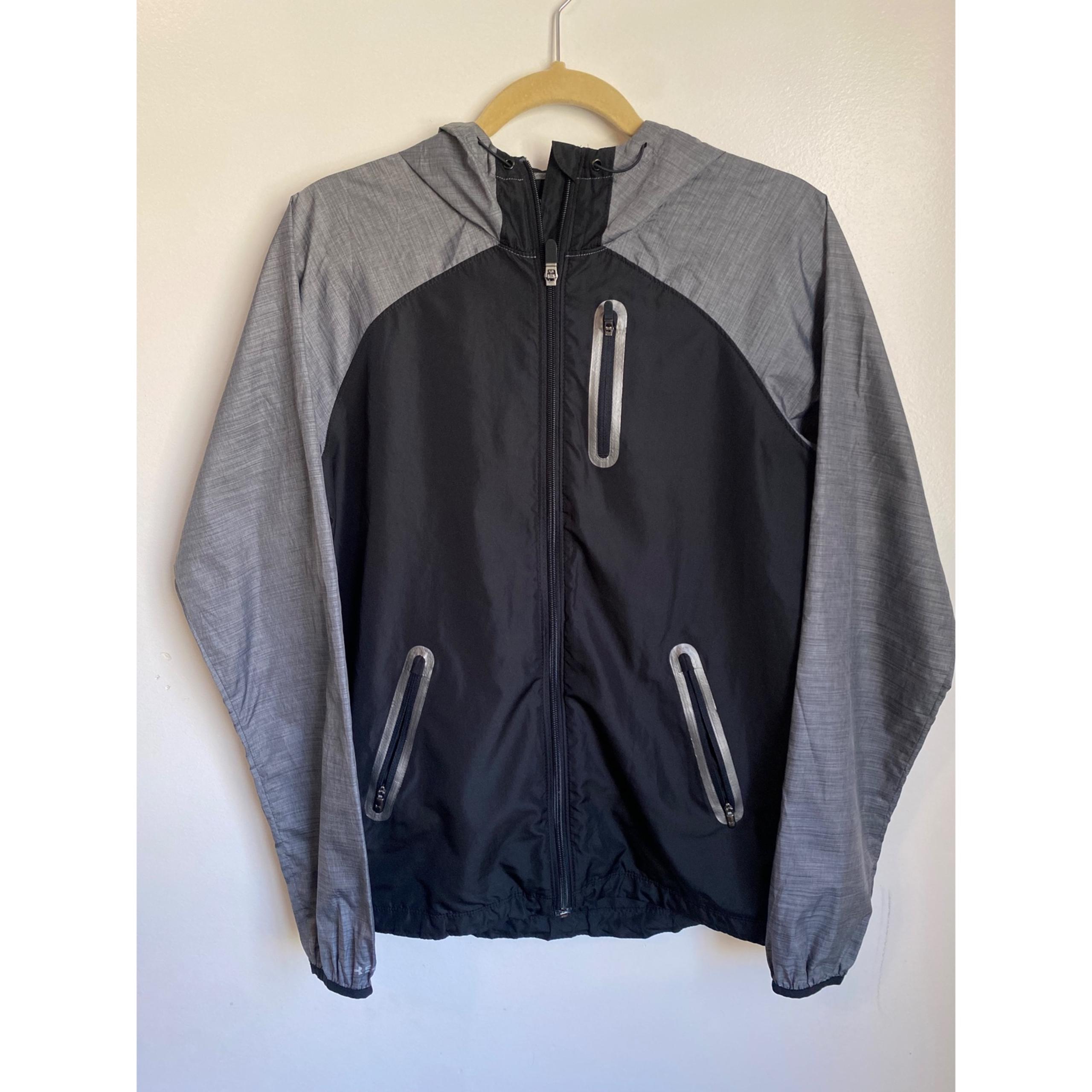 Under Armour Women’s Semi-Fitted Windbreaker/Rain Jacket