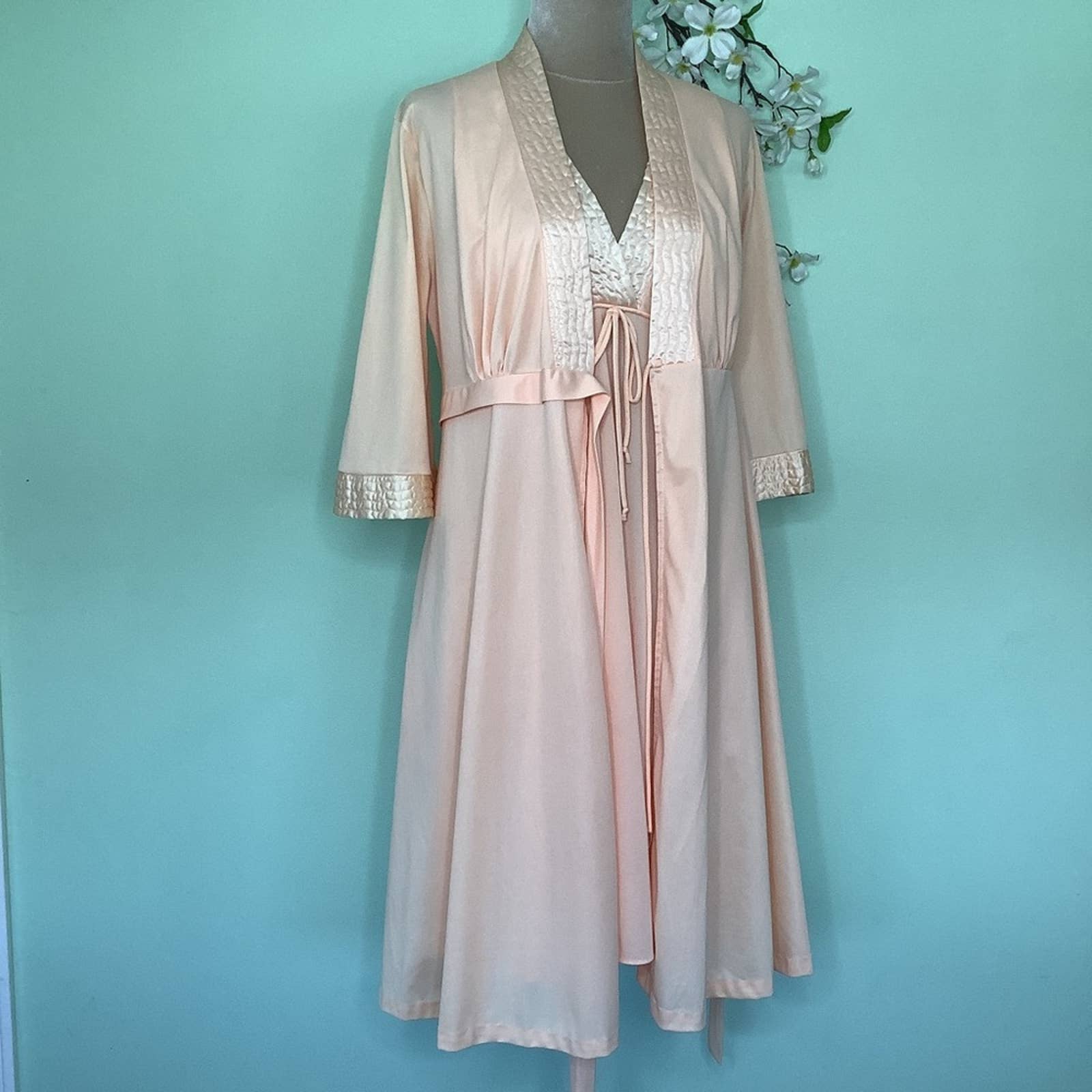Vintage Val Mode Quilted Lapel Nylon Robe and Gown Set V Neckline Peach USA