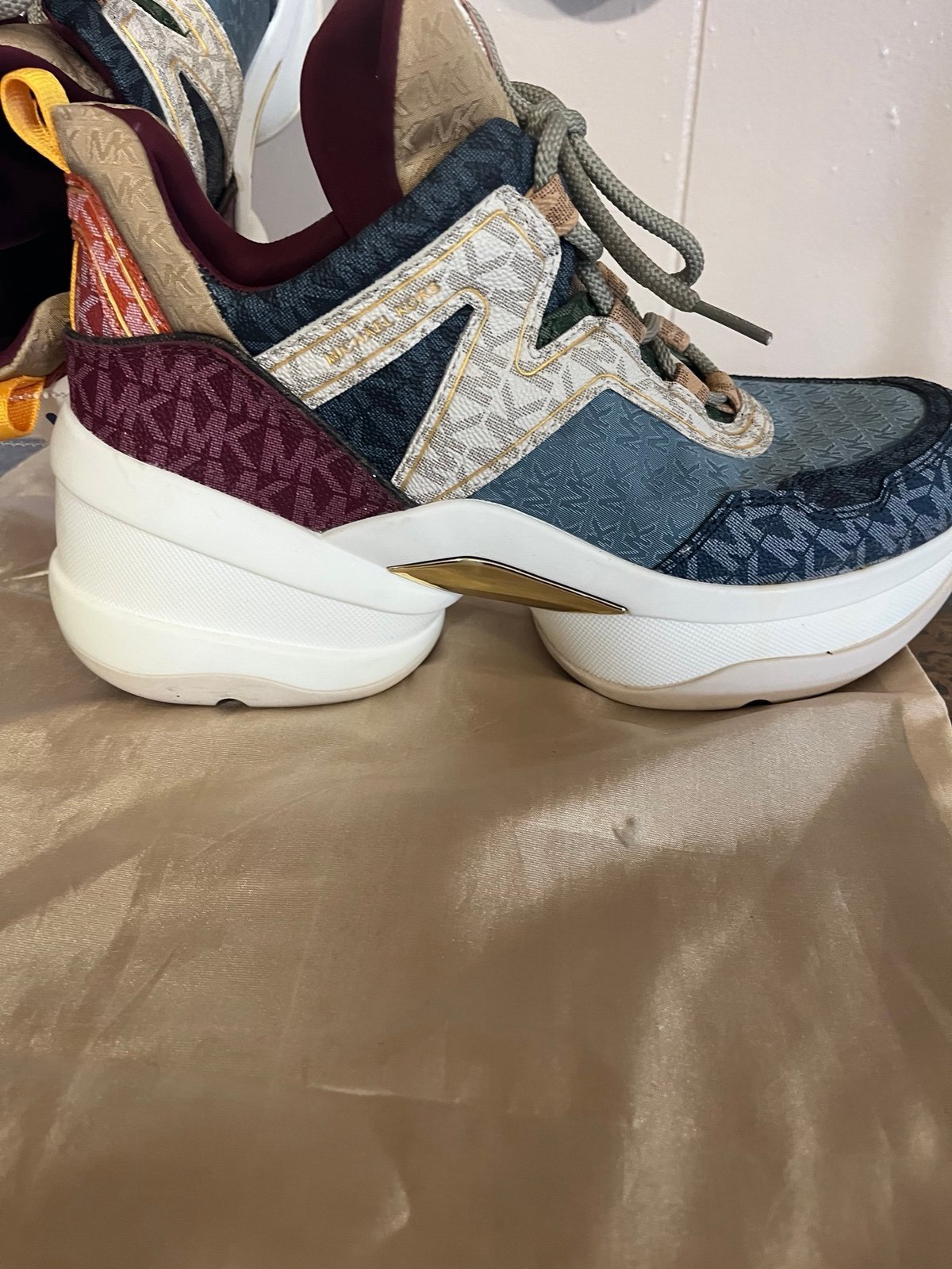 New Michael kors women’s mk logo Olympia training platform sneakers size 10