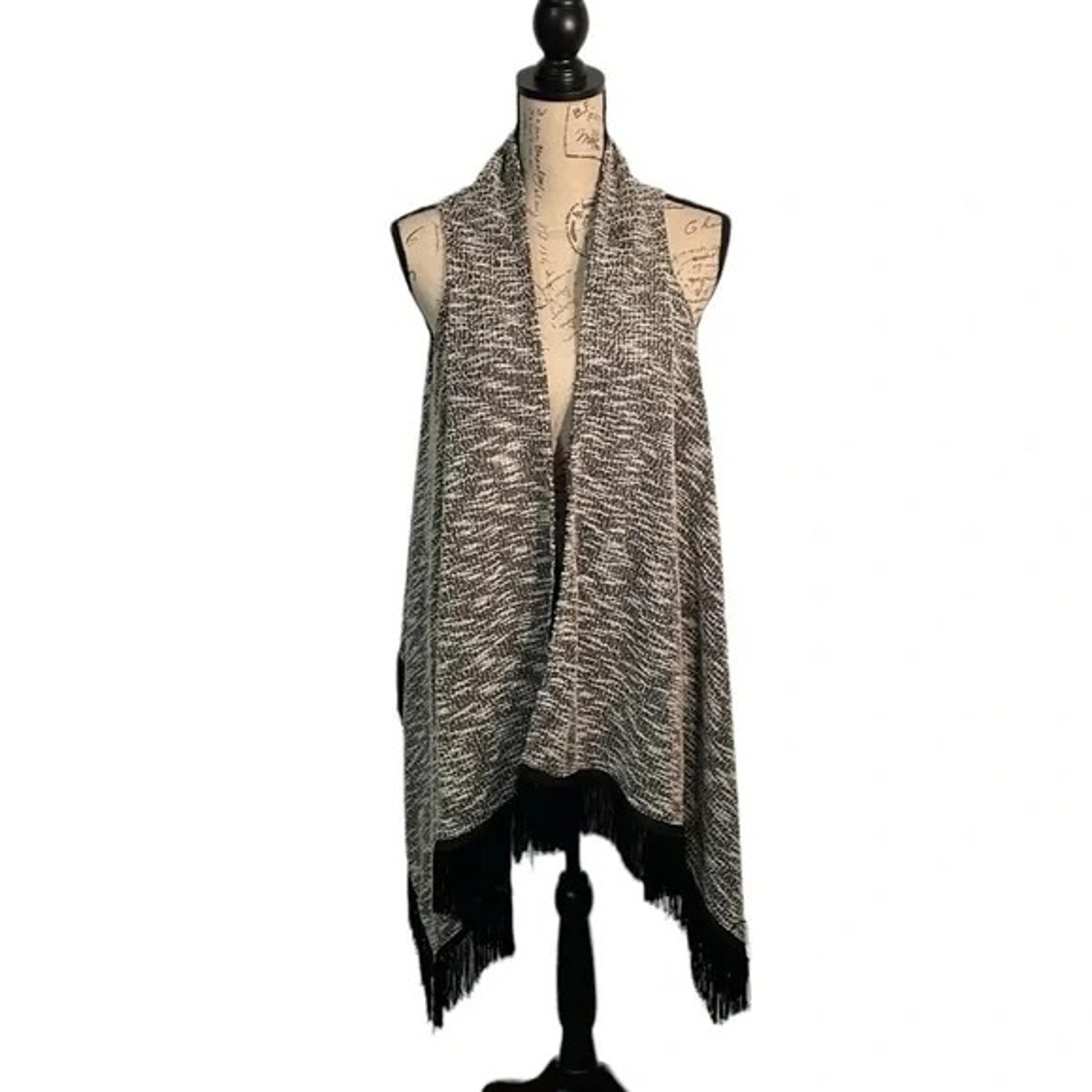 Jessica Simpson black and white mingled vest w/ fringe trim. Size XS