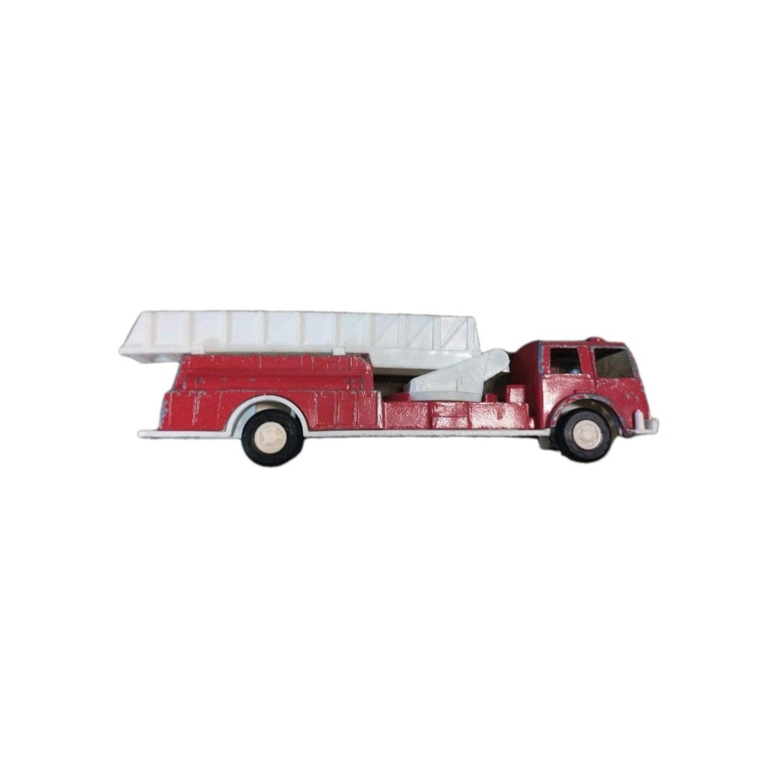 Vintage 1970 Diecast Tootsietoy Fire Ladder Truck 7" Long