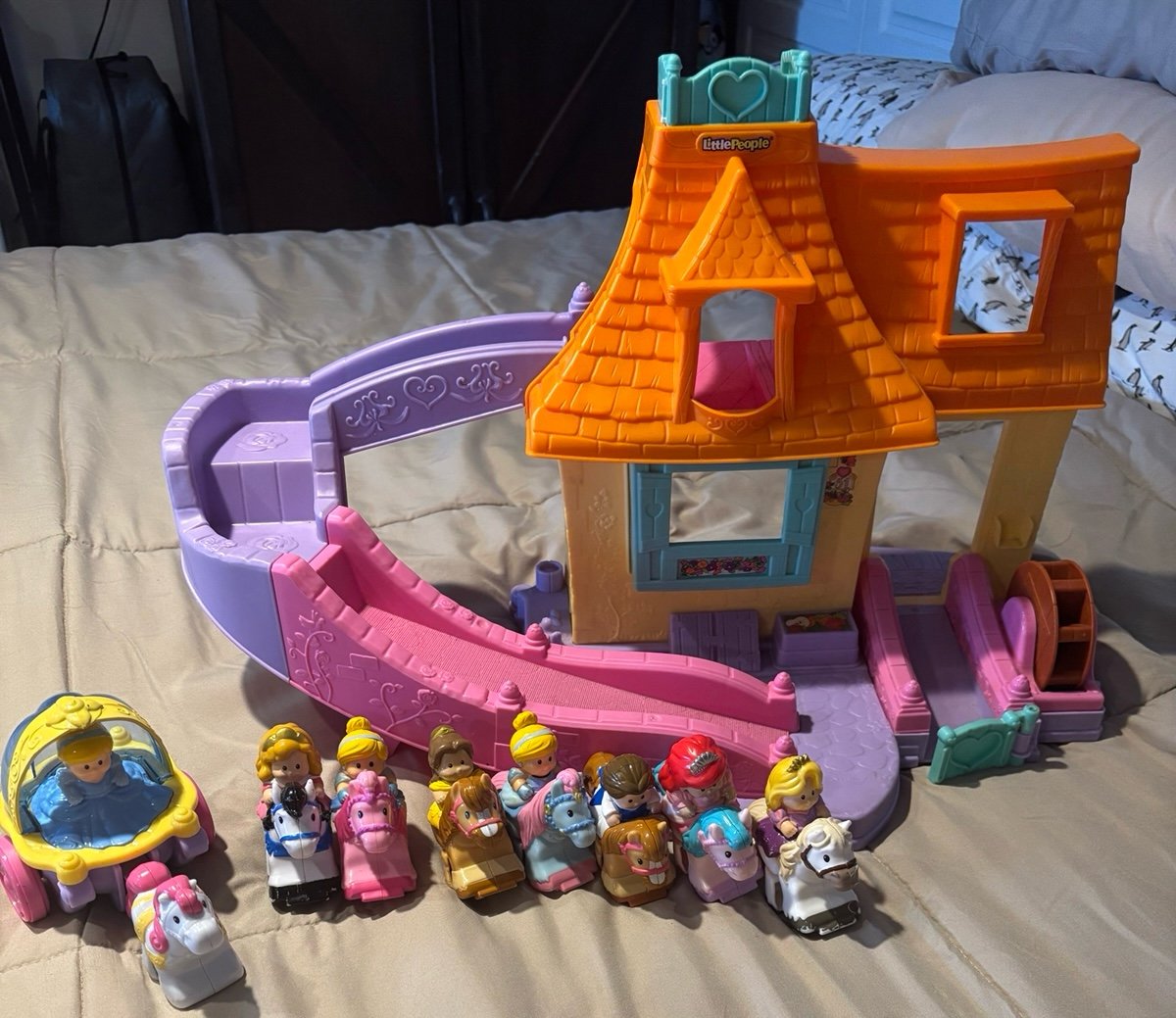 Fisher Price Little People Belle’s Cottage Klip Klop with horses